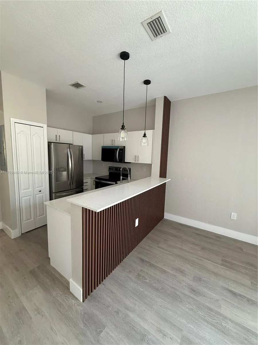 2 bedroom 2 bath for sale at 17800 NW 73rd Ave # 21, Hialeah FL 33015