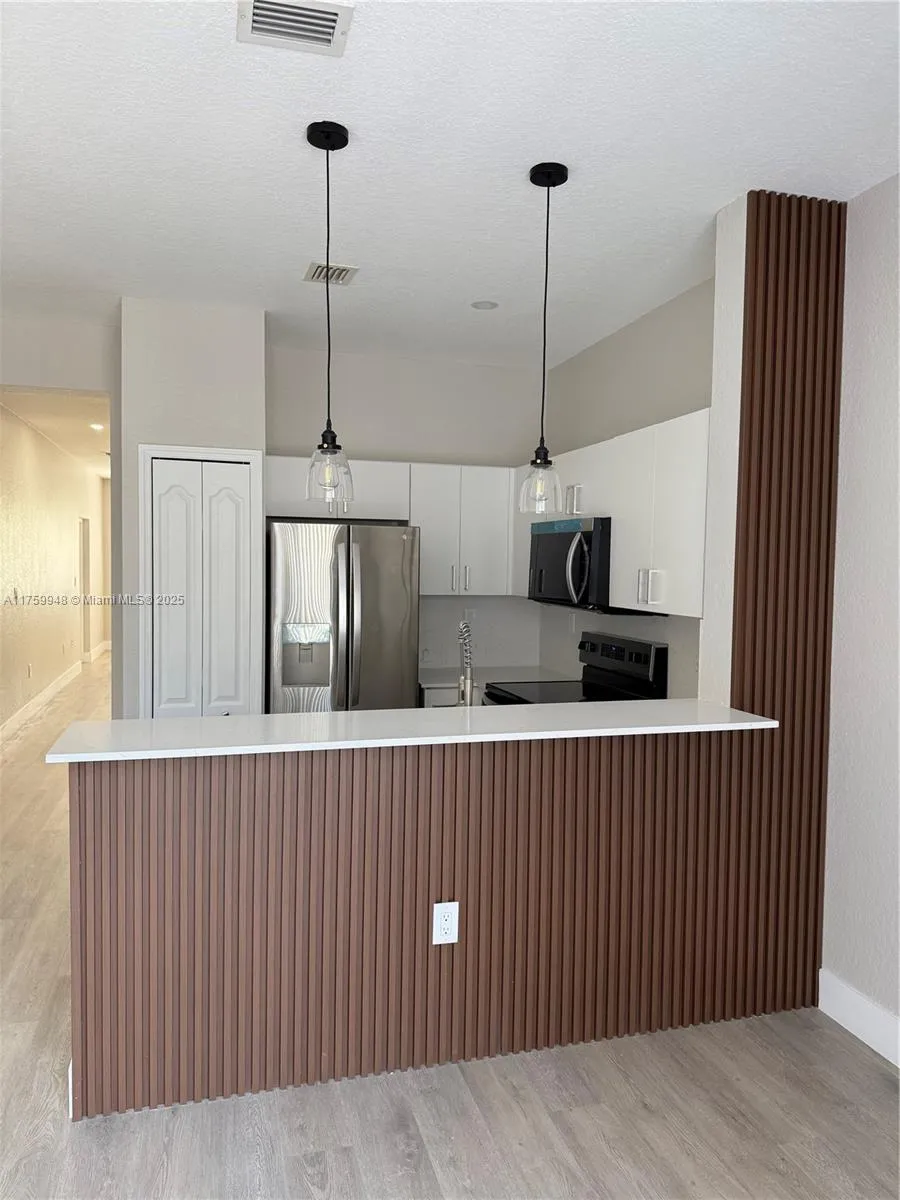17800 NW 73rd Ave # 21, Hialeah FL 33015