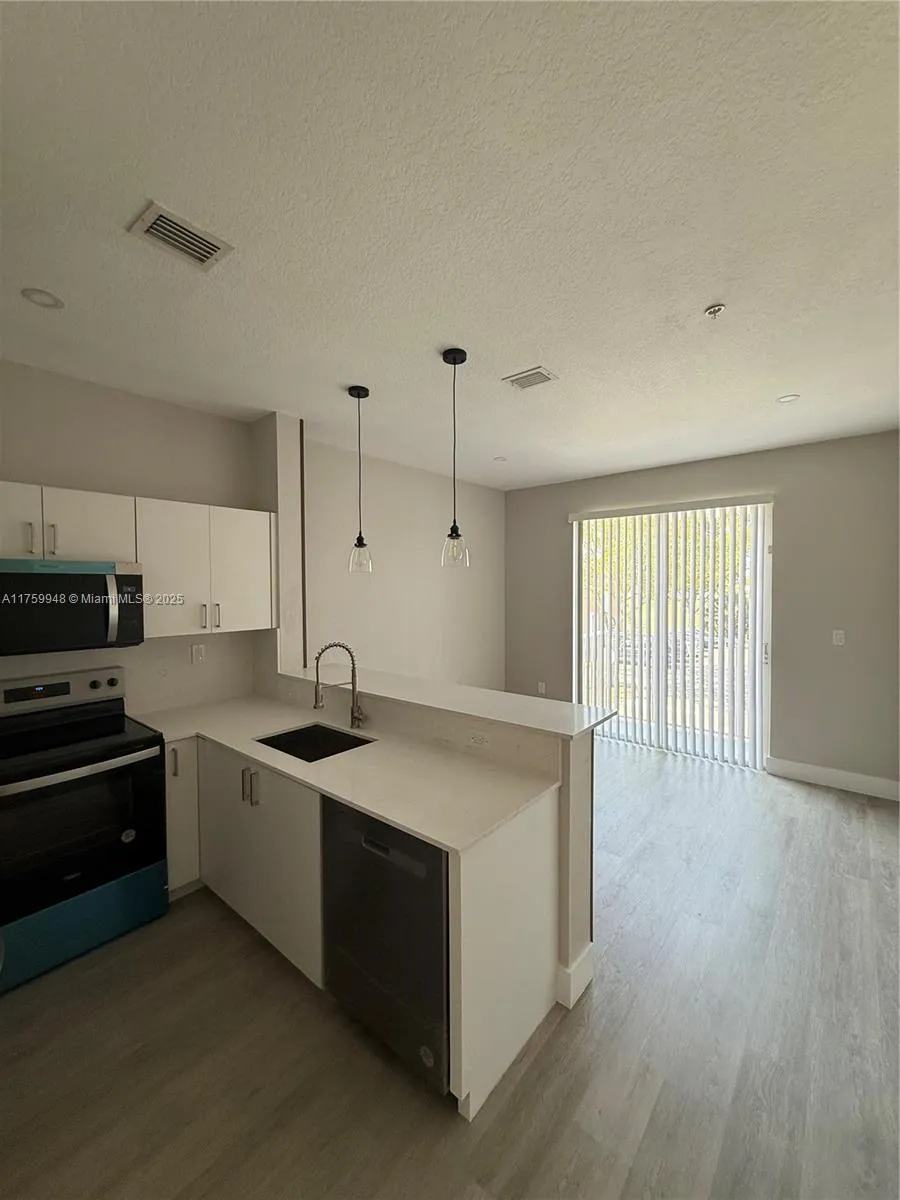 17800 NW 73rd Ave # 21, Hialeah FL 33015