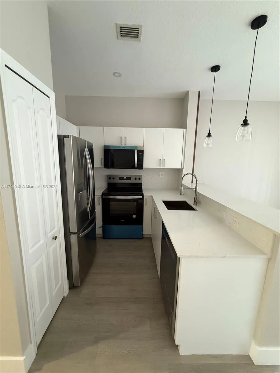 17800 NW 73rd Ave # 21, Hialeah FL 33015