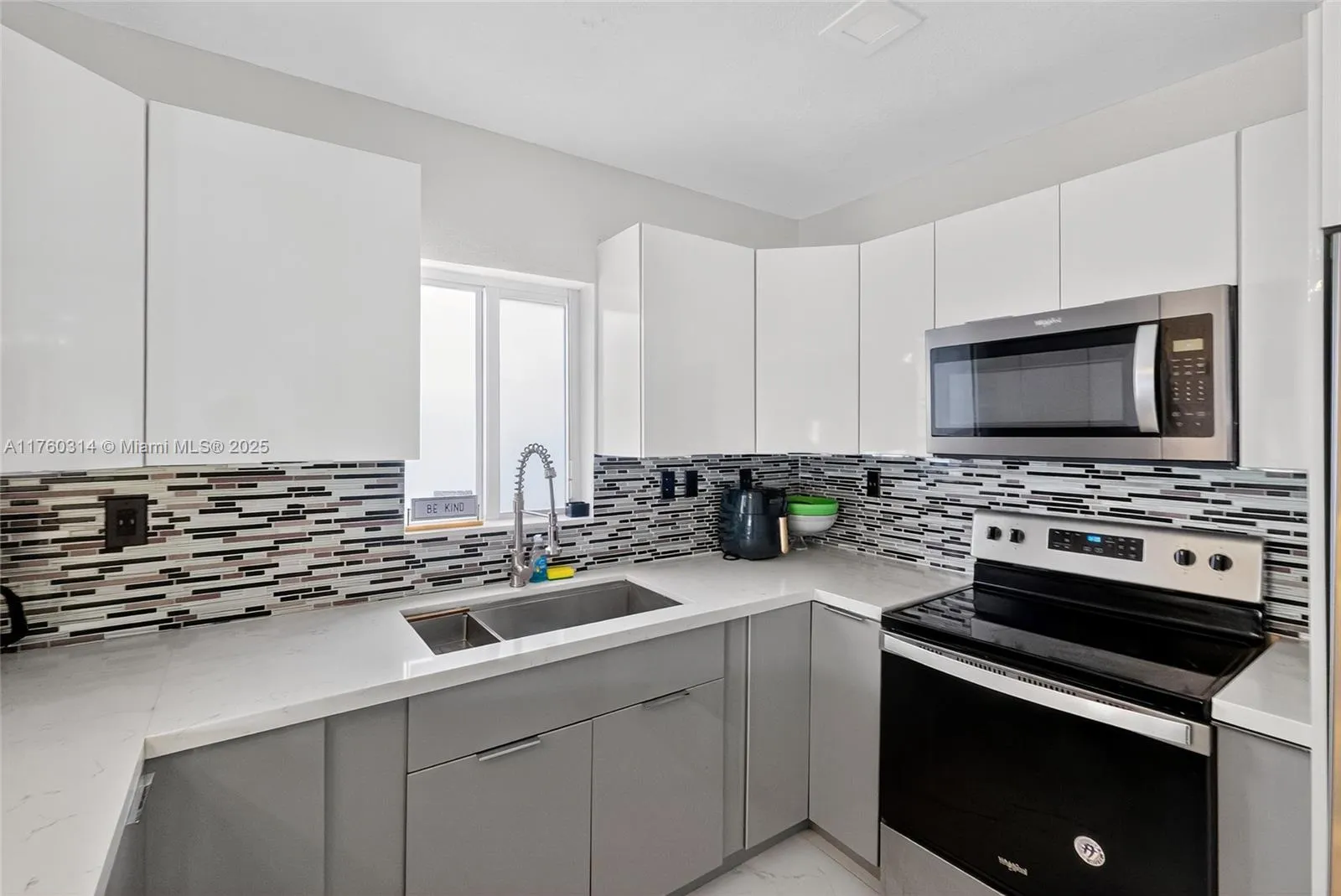 231 NW 44th St, Miami FL 33127