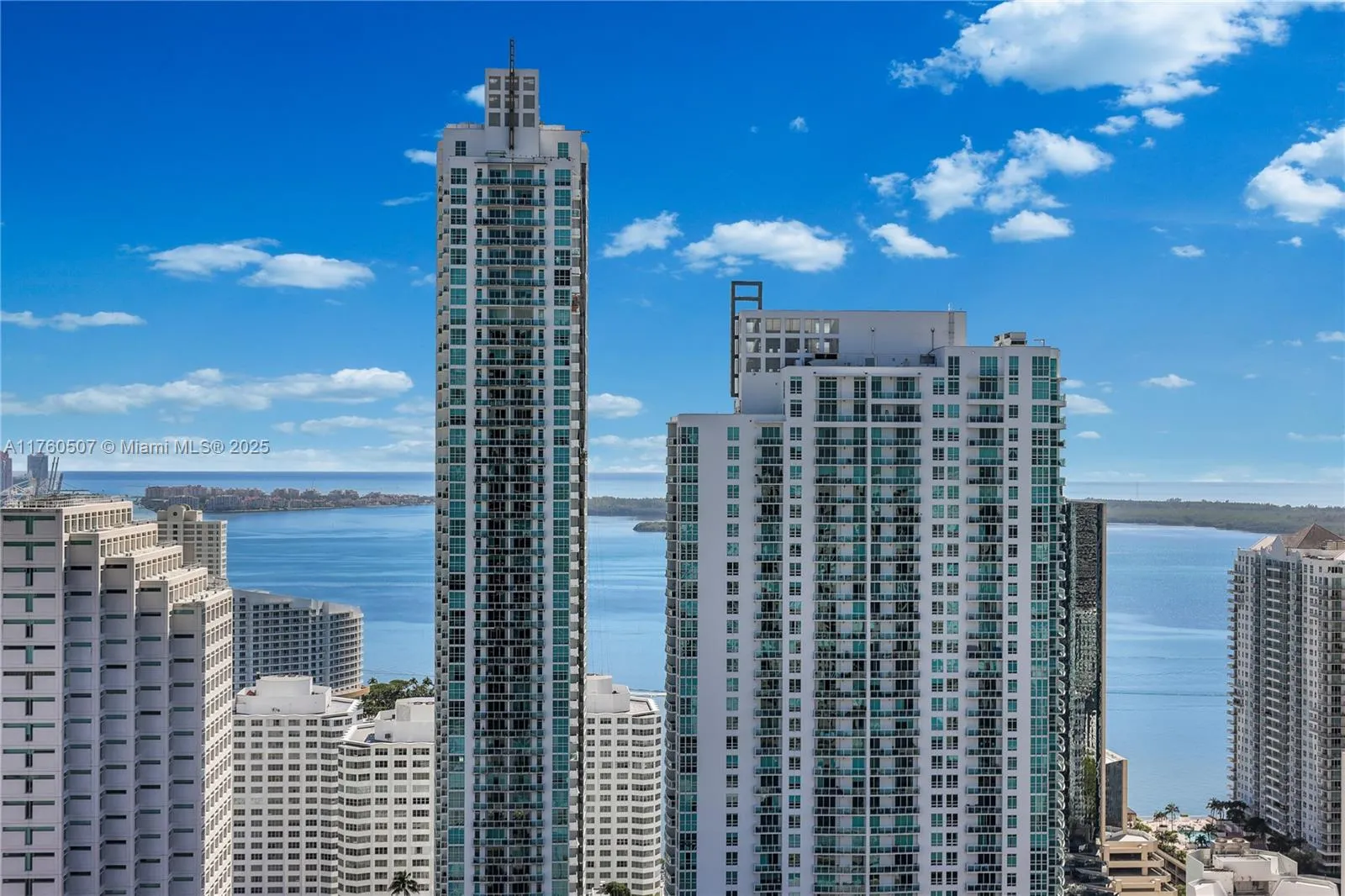 1 bedroom 2 bath for sale at 45 SW 9th St # 3702, Miami FL 33130