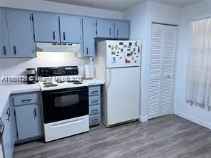 1001 Colony Point Cir # 215, Pembroke Pines FL 33026