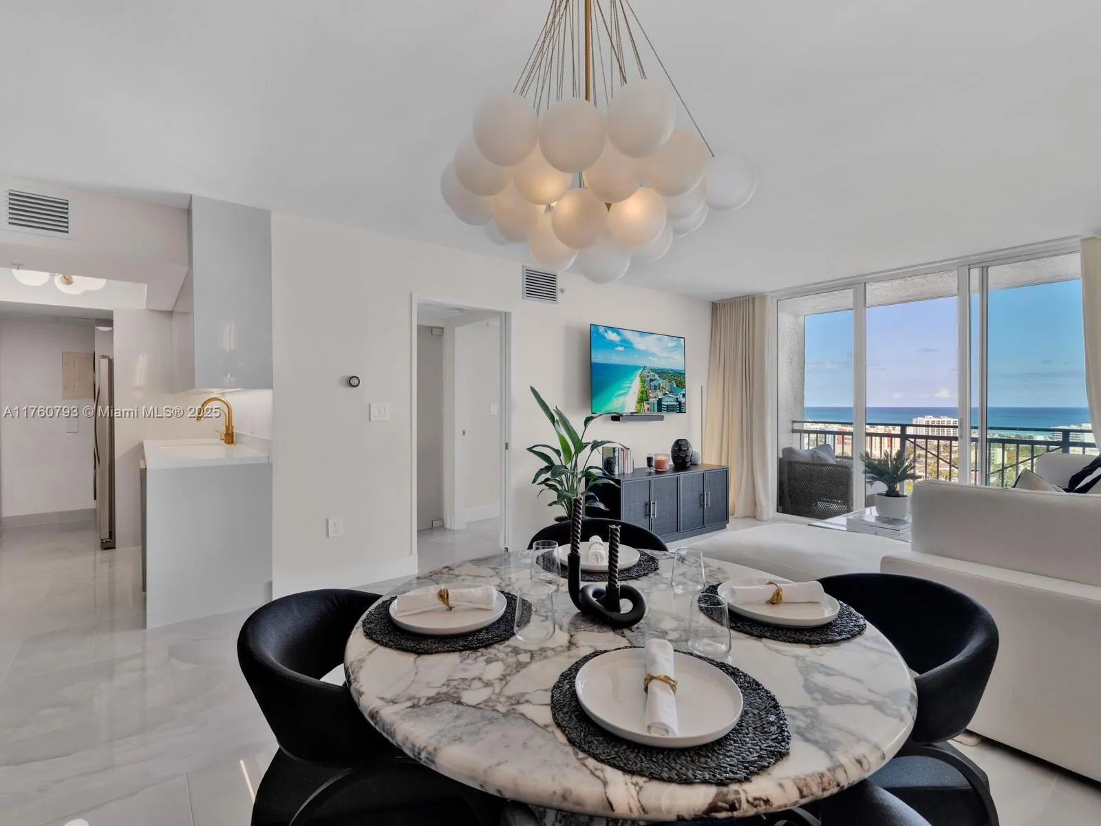 1 bedroom 1 bath for sale at 90 Alton Rd # 2207, Miami Beach FL 33139