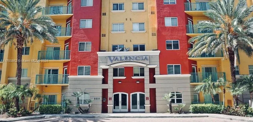 3 bedroom 2 bath for sale at 6001 SW 70th St # 514, South Miami FL 33143