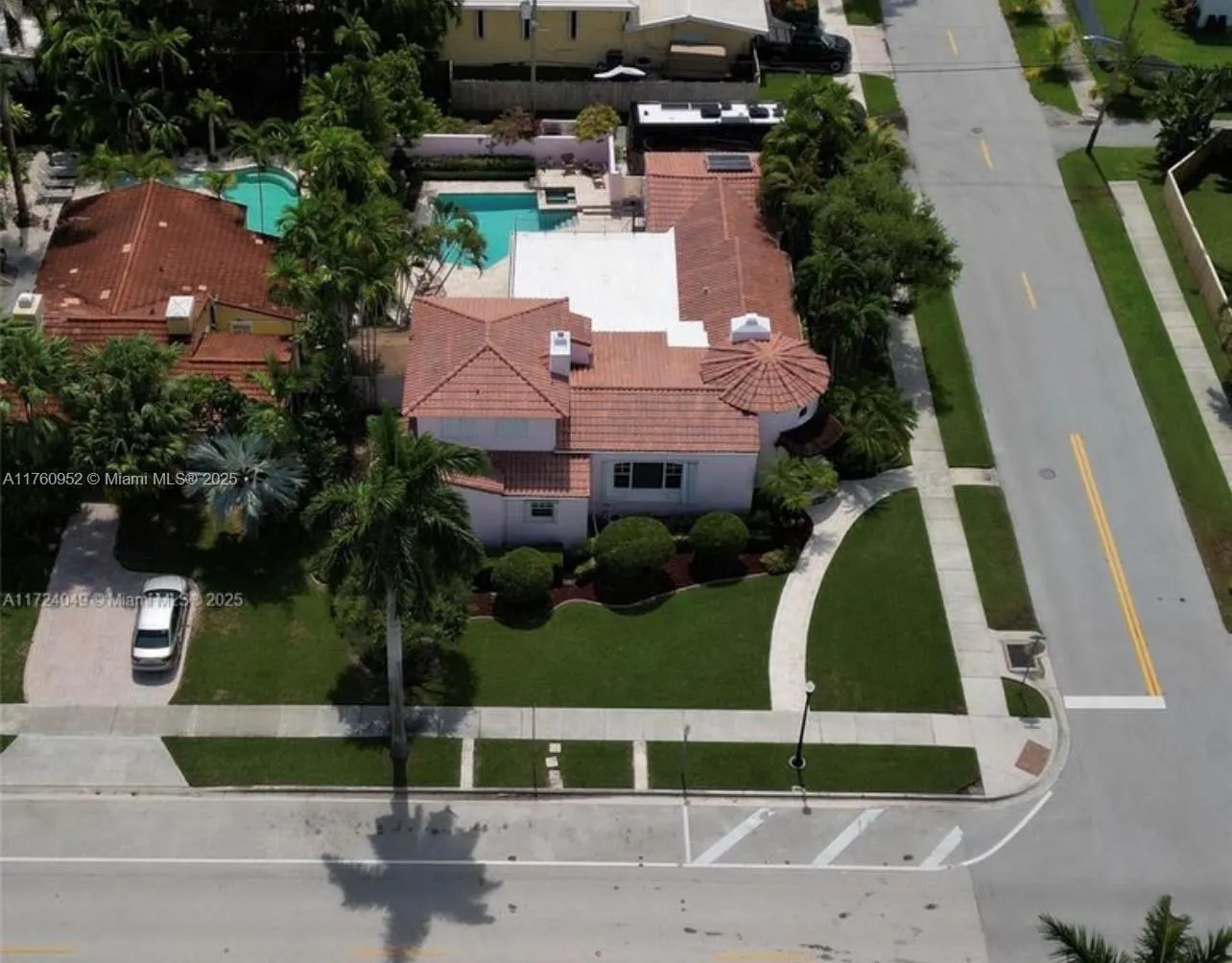 3 bedroom 3 bath for sale at 1056 Harrison St, Hollywood FL 33019