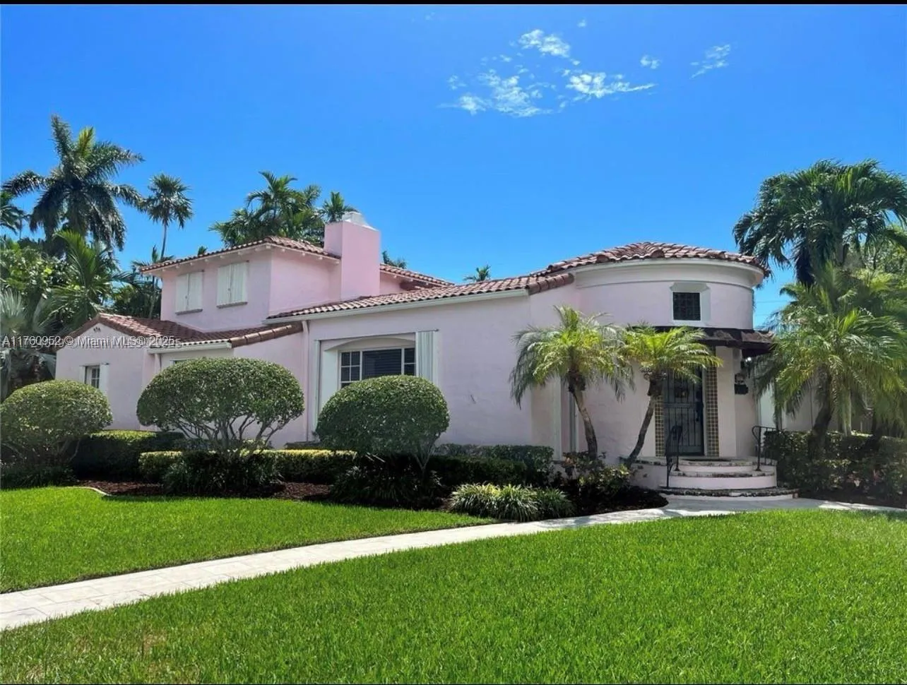 1056 Harrison St, Hollywood FL 33019