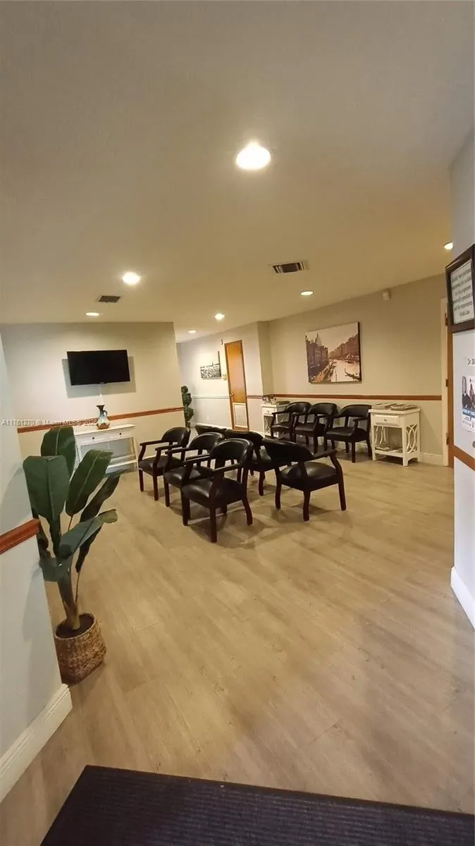 701 Northlake Blvd # 201, North Palm Beach FL 33408