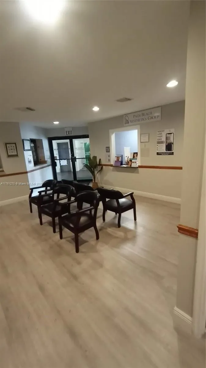 701 Northlake Blvd # 201, North Palm Beach FL 33408