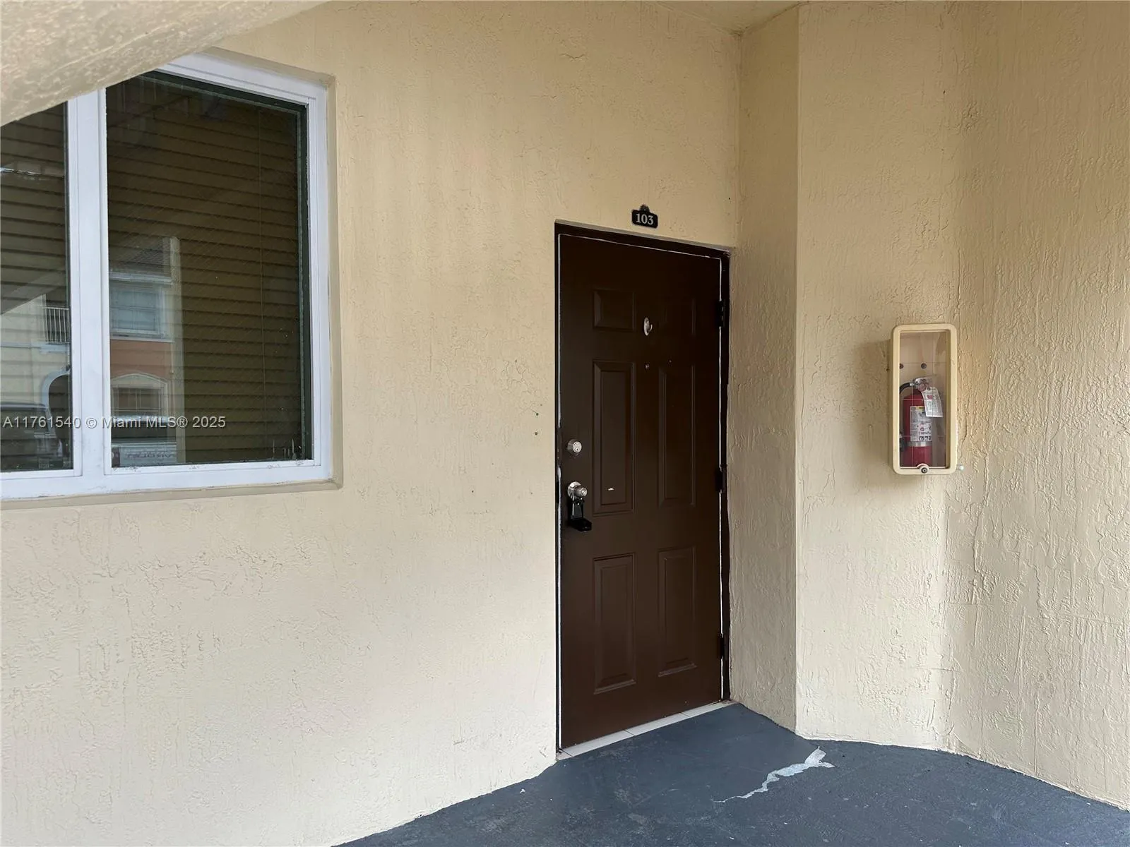 1663 SE 27th Dr # 103, Homestead FL 33035