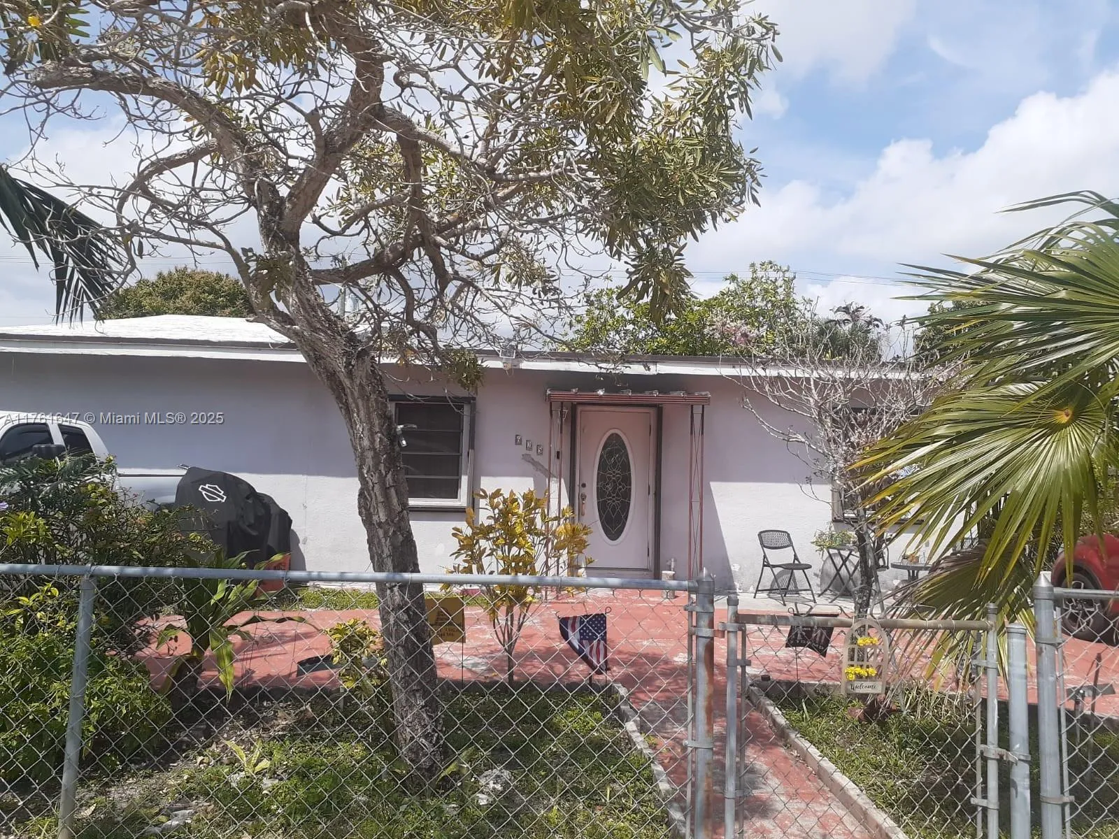 3 bedroom 2 bath for sale at 625 E 28th St, Hialeah FL 33013