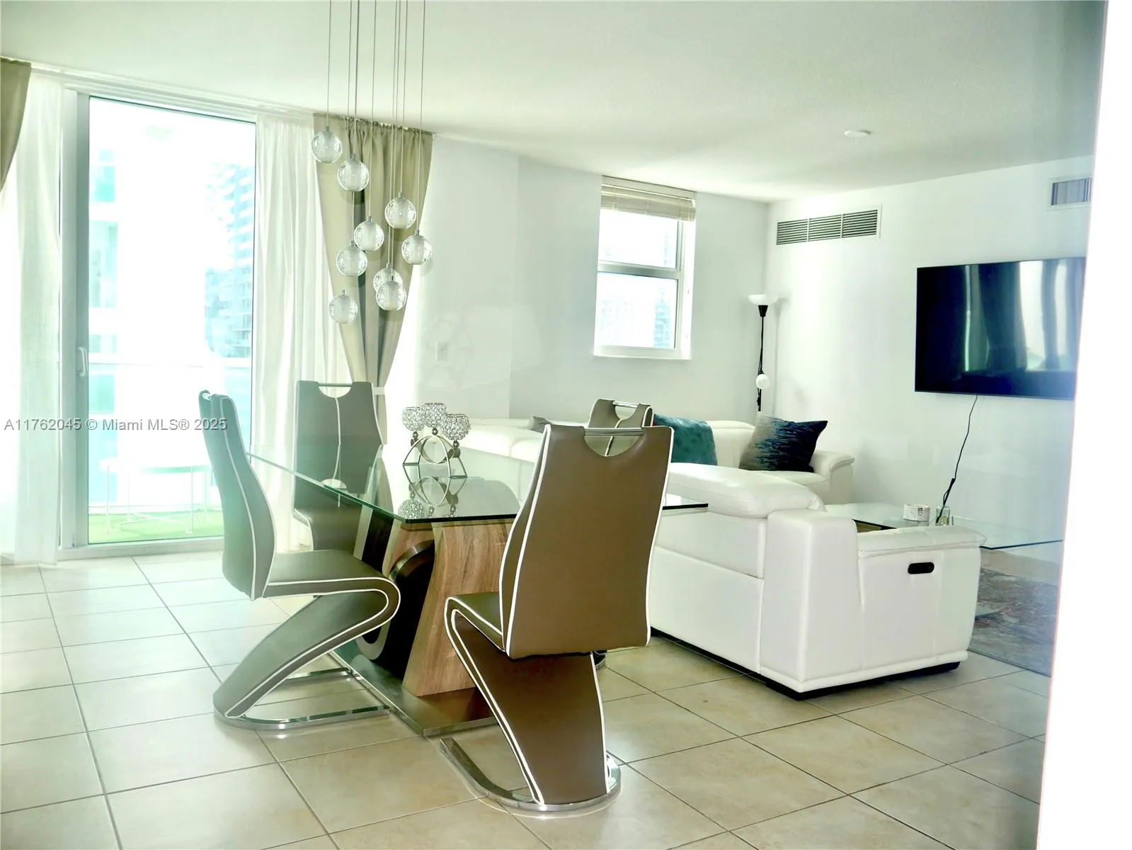 2 bedroom 2 bath for sale at 31 SE 5th St # 2611, Miami FL 33131