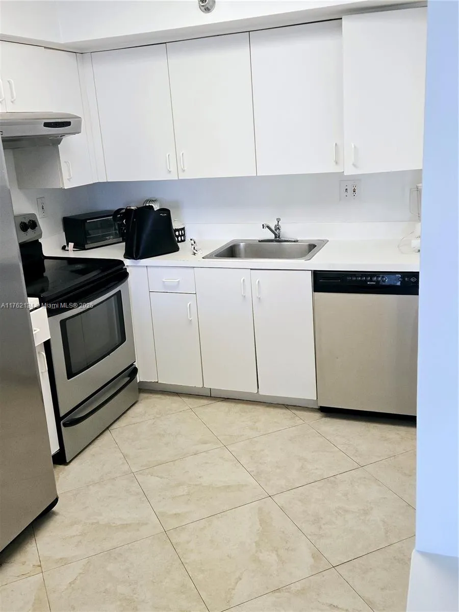 3300 NE 191st St # 609, Aventura FL 33180