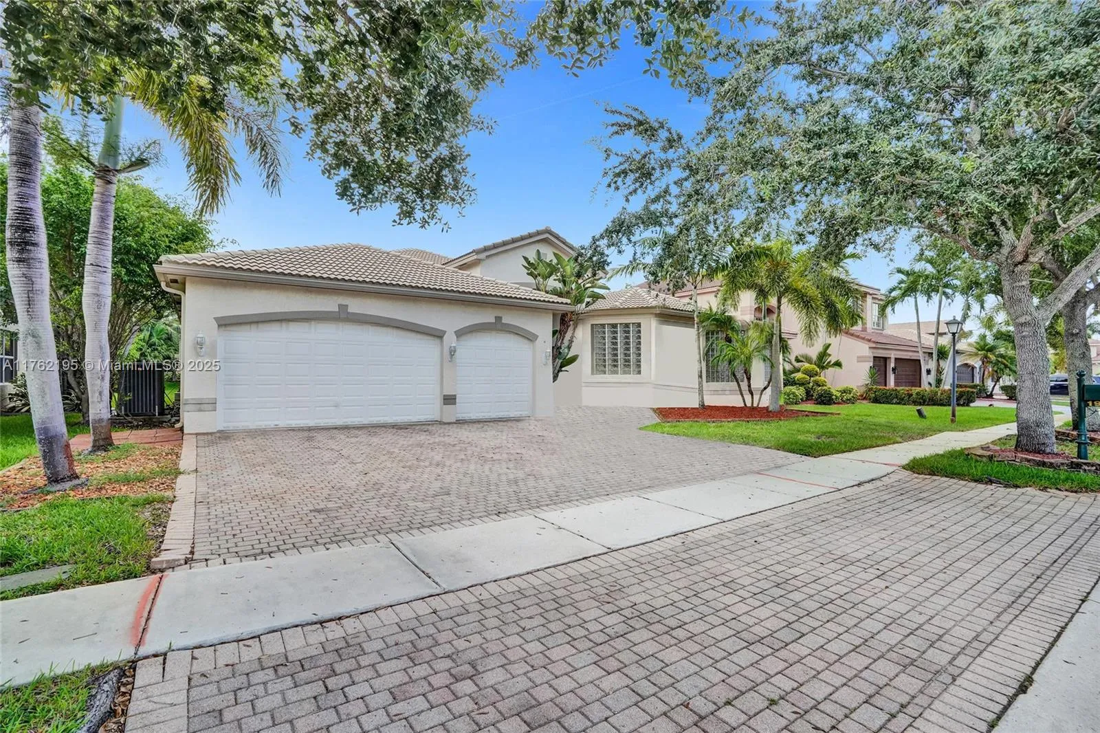 5 bedroom 3 bath for sale at 19265 SW 41st St, Miramar FL 33029