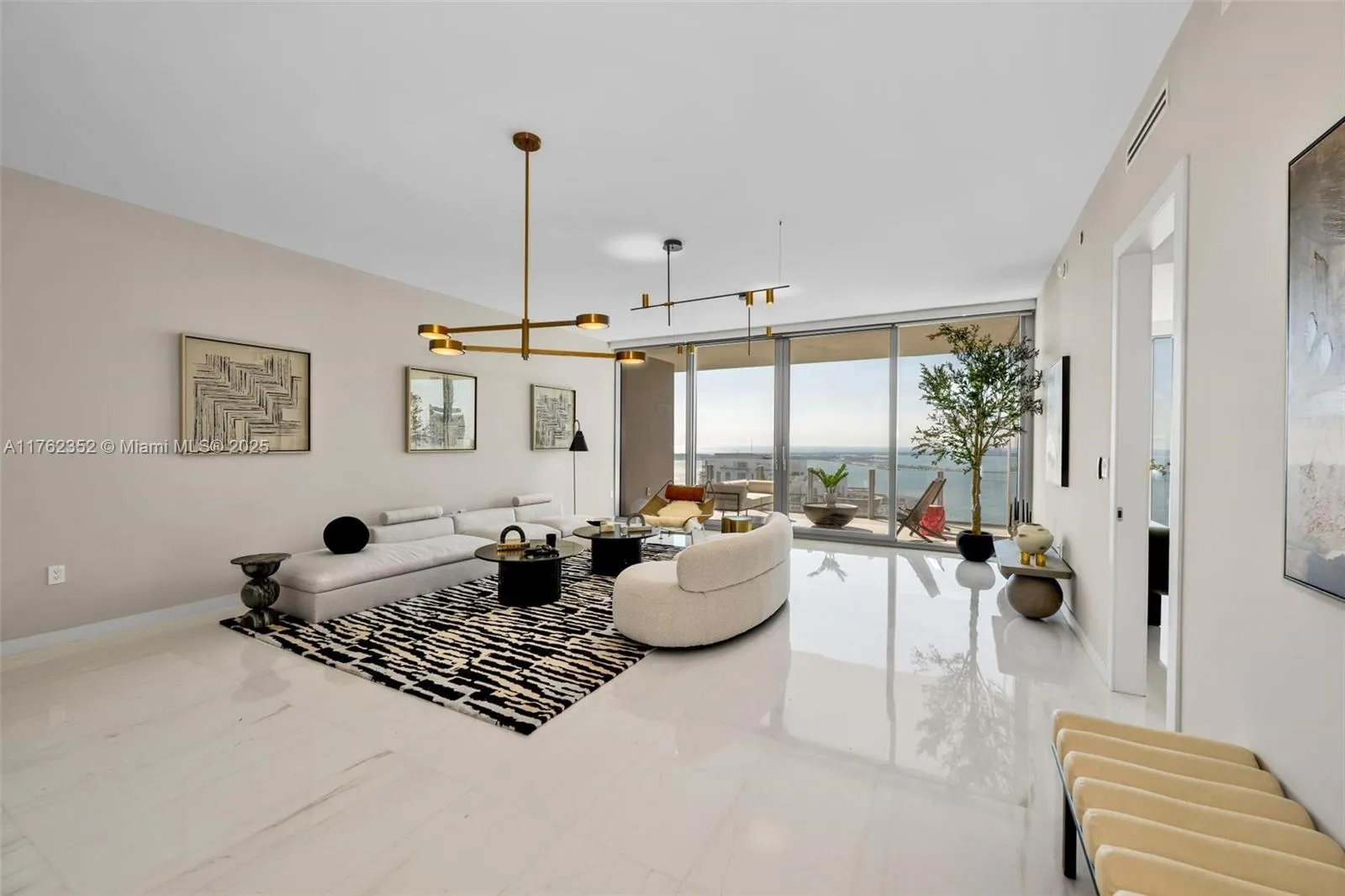 3 bedroom 4 bath for sale at 300 Biscayne Blvd Way # 3903, Miami FL 33131