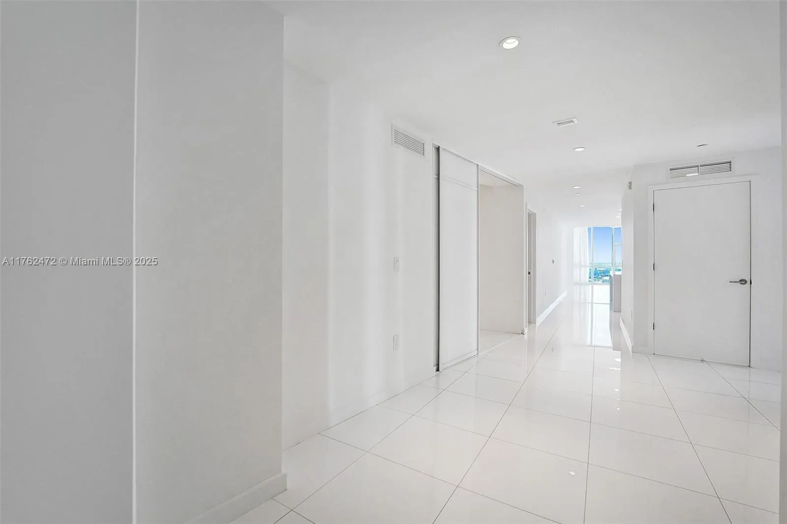851 NE 1st Ave # 4301, Miami FL 33132