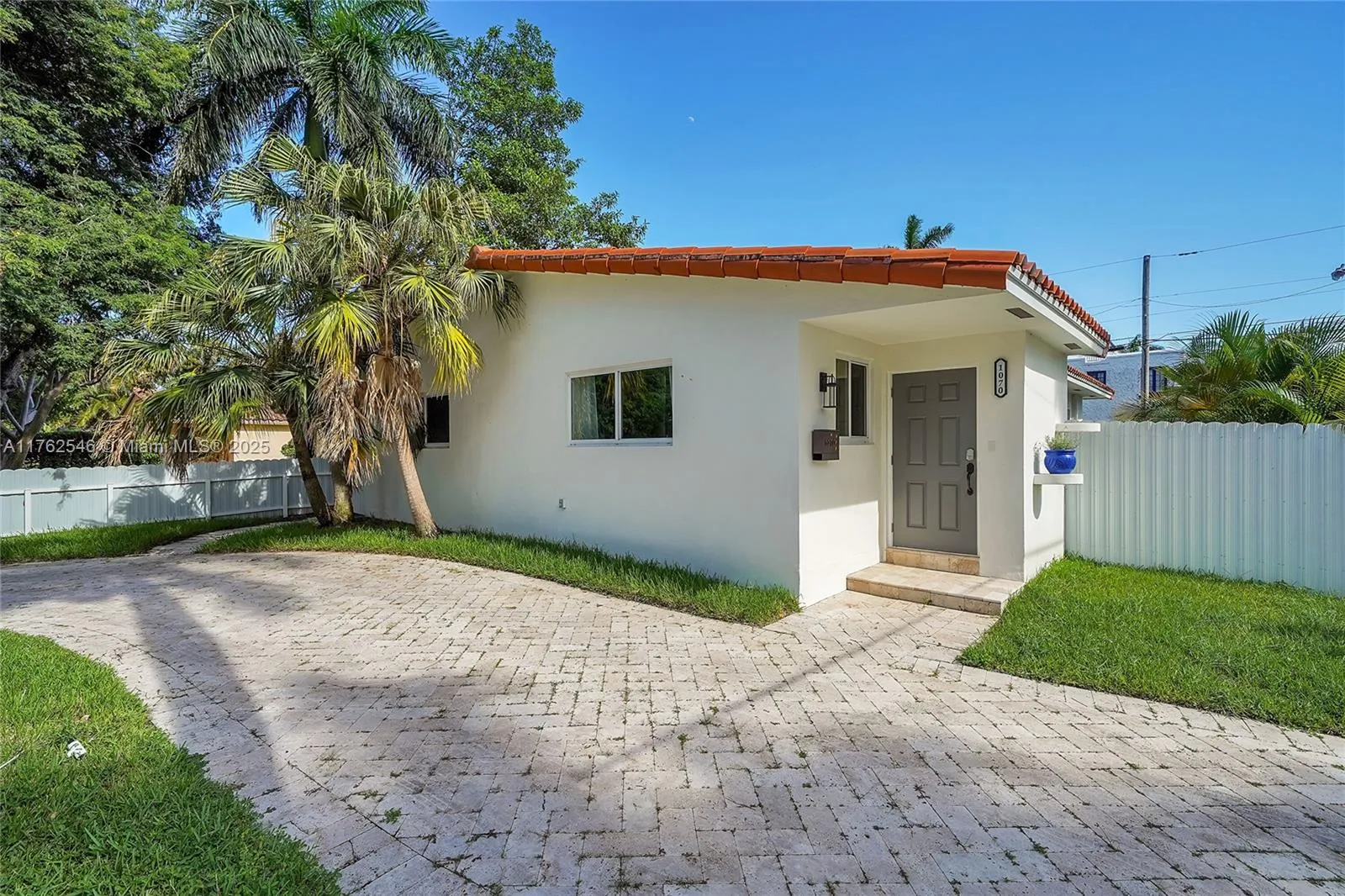 1070 Tyler St, Hollywood FL 33019
