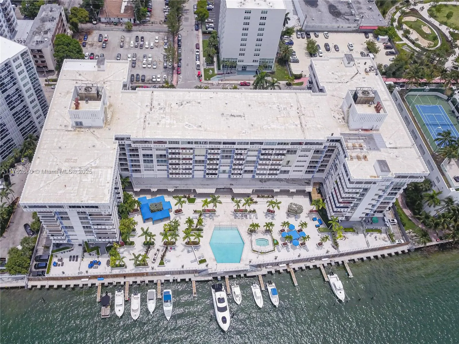1 bedroom 1 bath for sale at 800 West Ave # 618, Miami Beach FL 33139