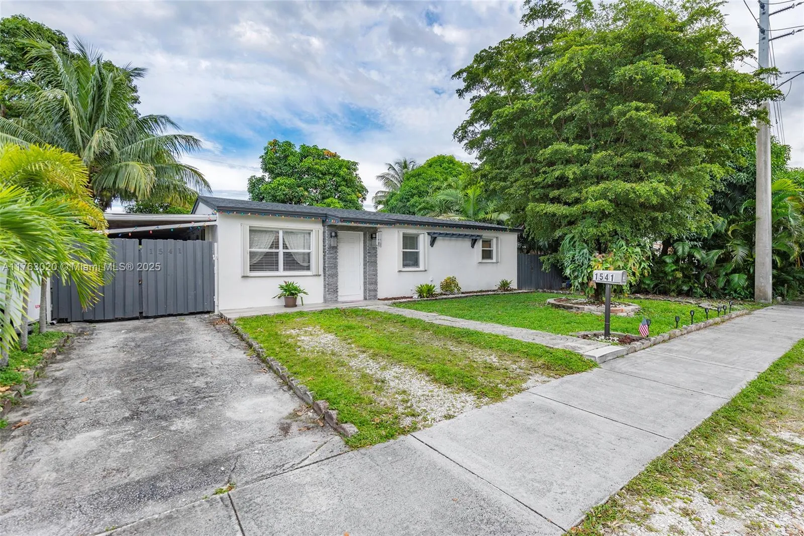 4 bedroom 3 bath for sale at 1541 N 72nd Ave, Hollywood FL 33024