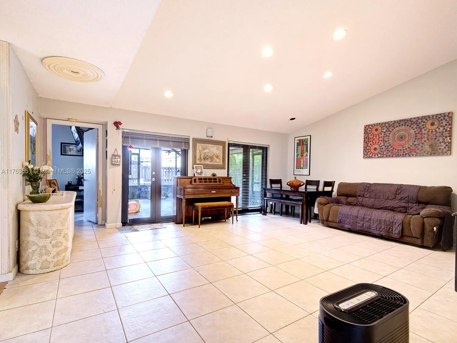 6240 NW 176th Ter, Hialeah FL 33015