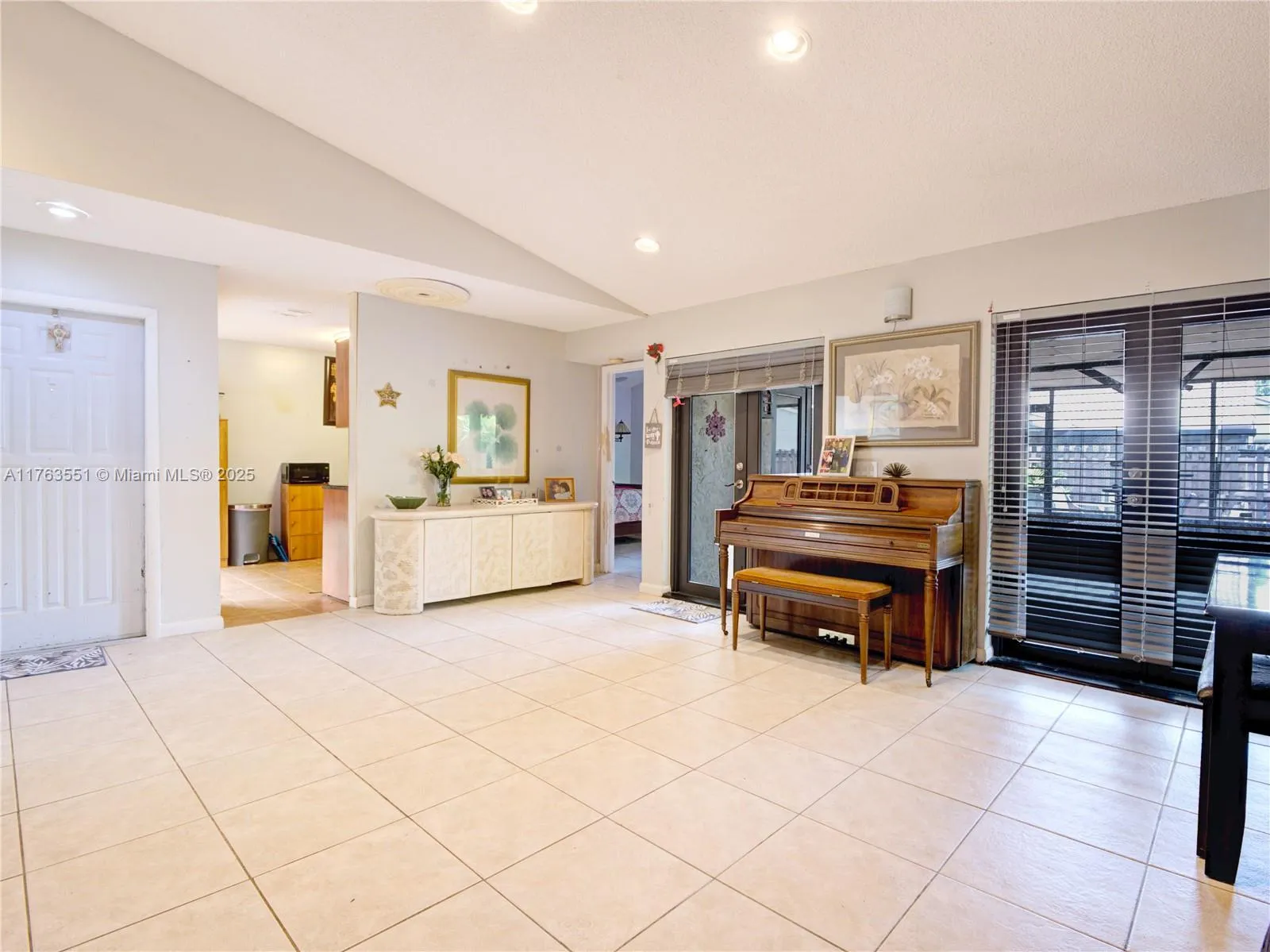 6240 NW 176th Ter, Hialeah FL 33015