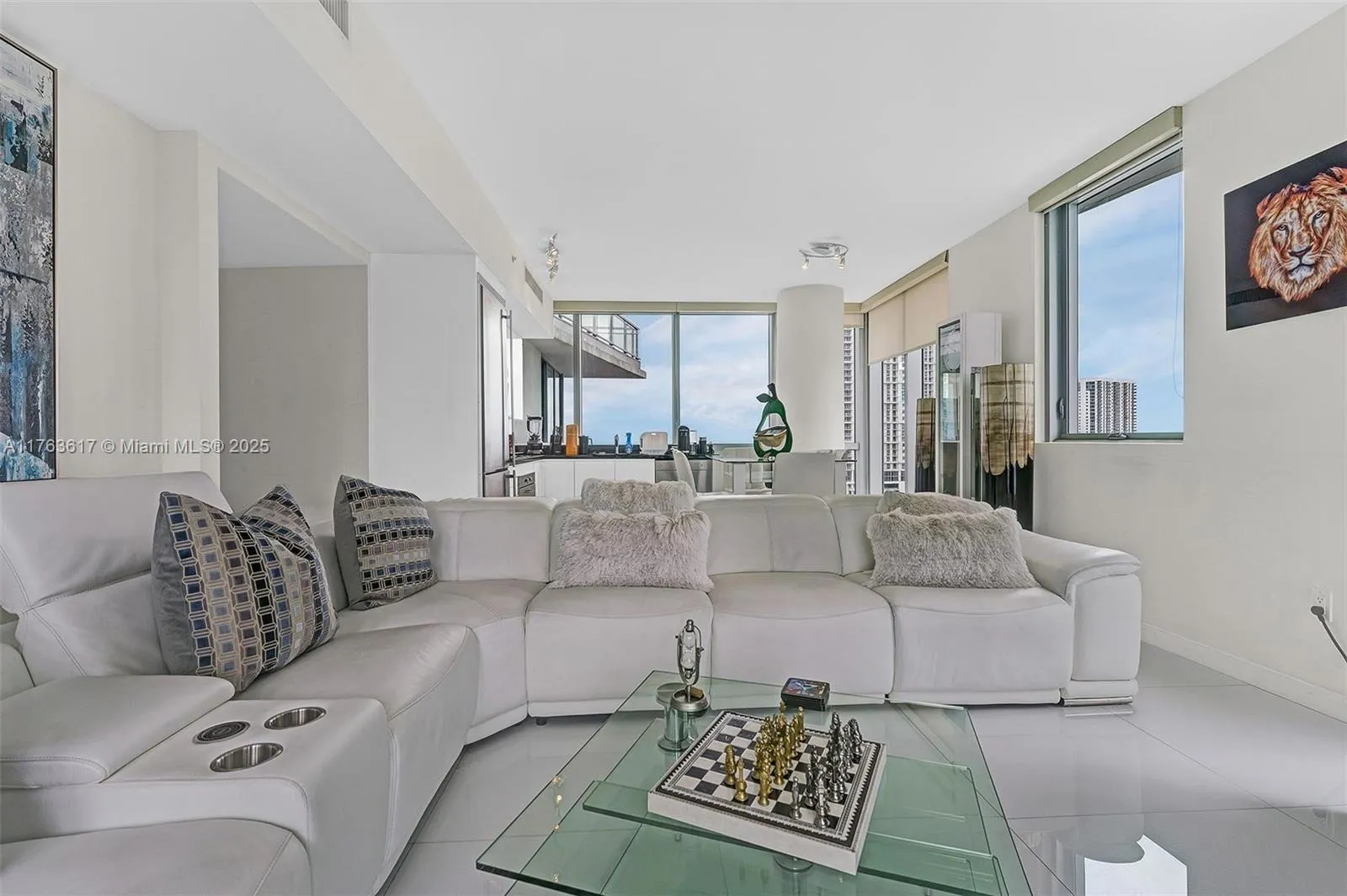 92 SW 3rd St # 1710, Miami FL 33130
