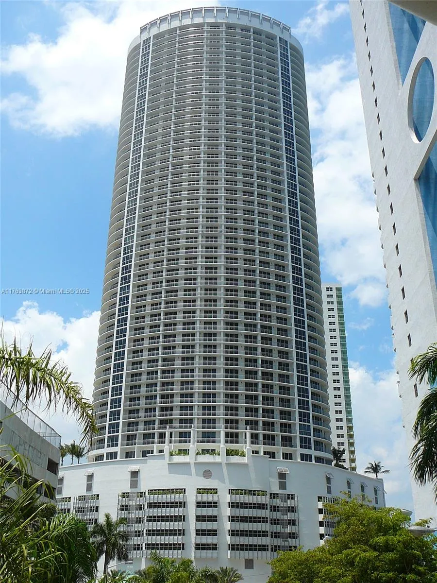 2 bedroom 2 bath for sale at 1750 N Bayshore Dr # 2215, Miami FL 33132