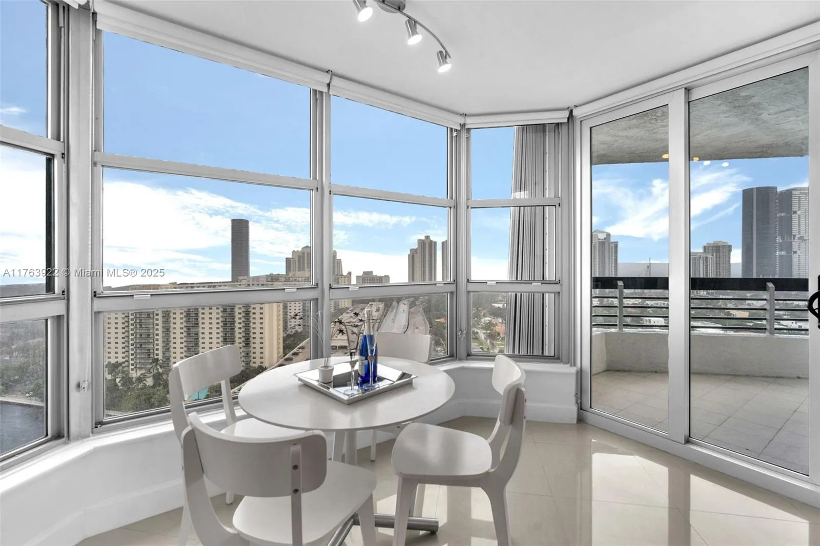 3 bedroom 3 bath for sale at 19195 NE 36th Ct # 2606, Aventura FL 33180