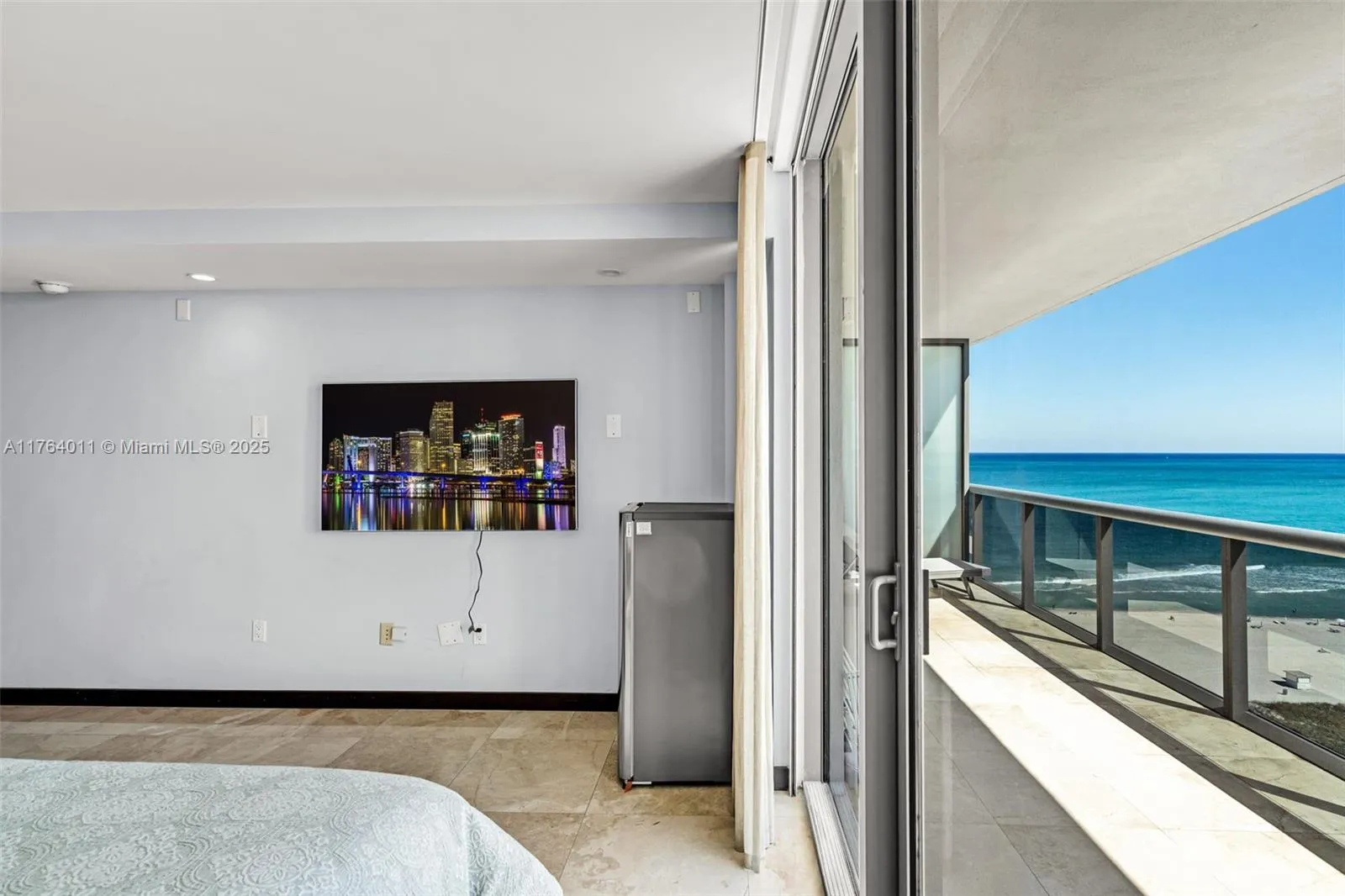 5875 Collins Ave # 1704, Miami Beach FL 33140