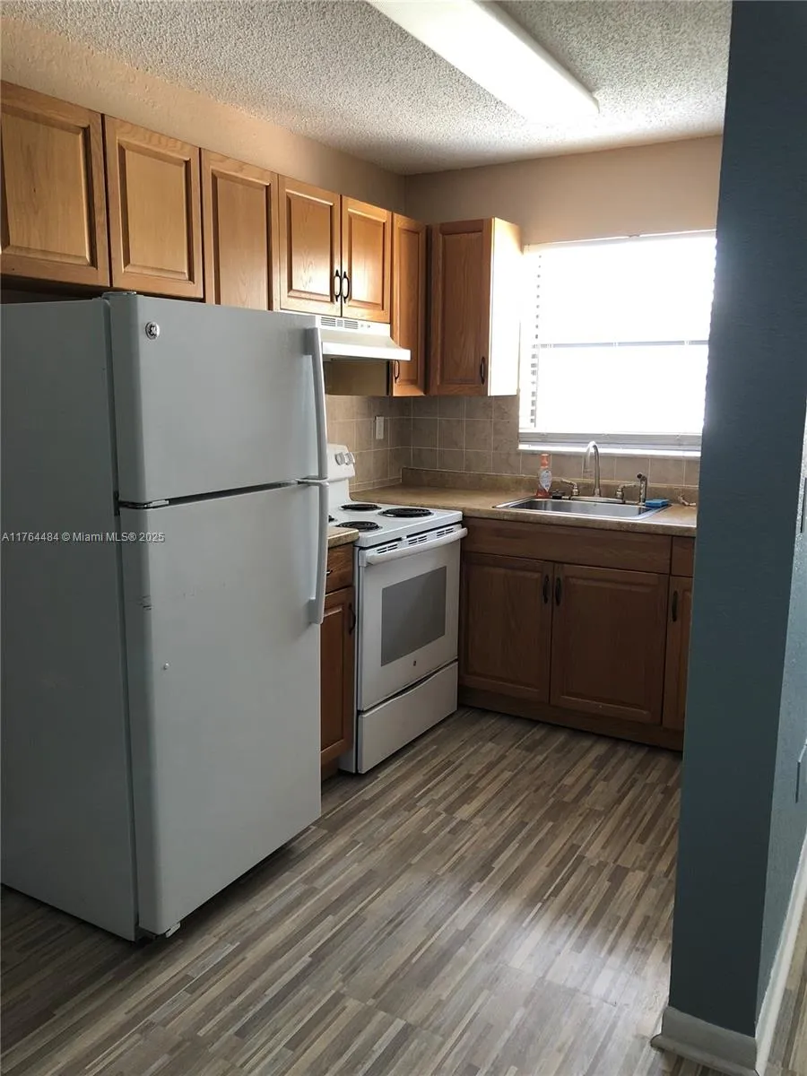 142 SW 18th Ave # 25, Miami FL 33135