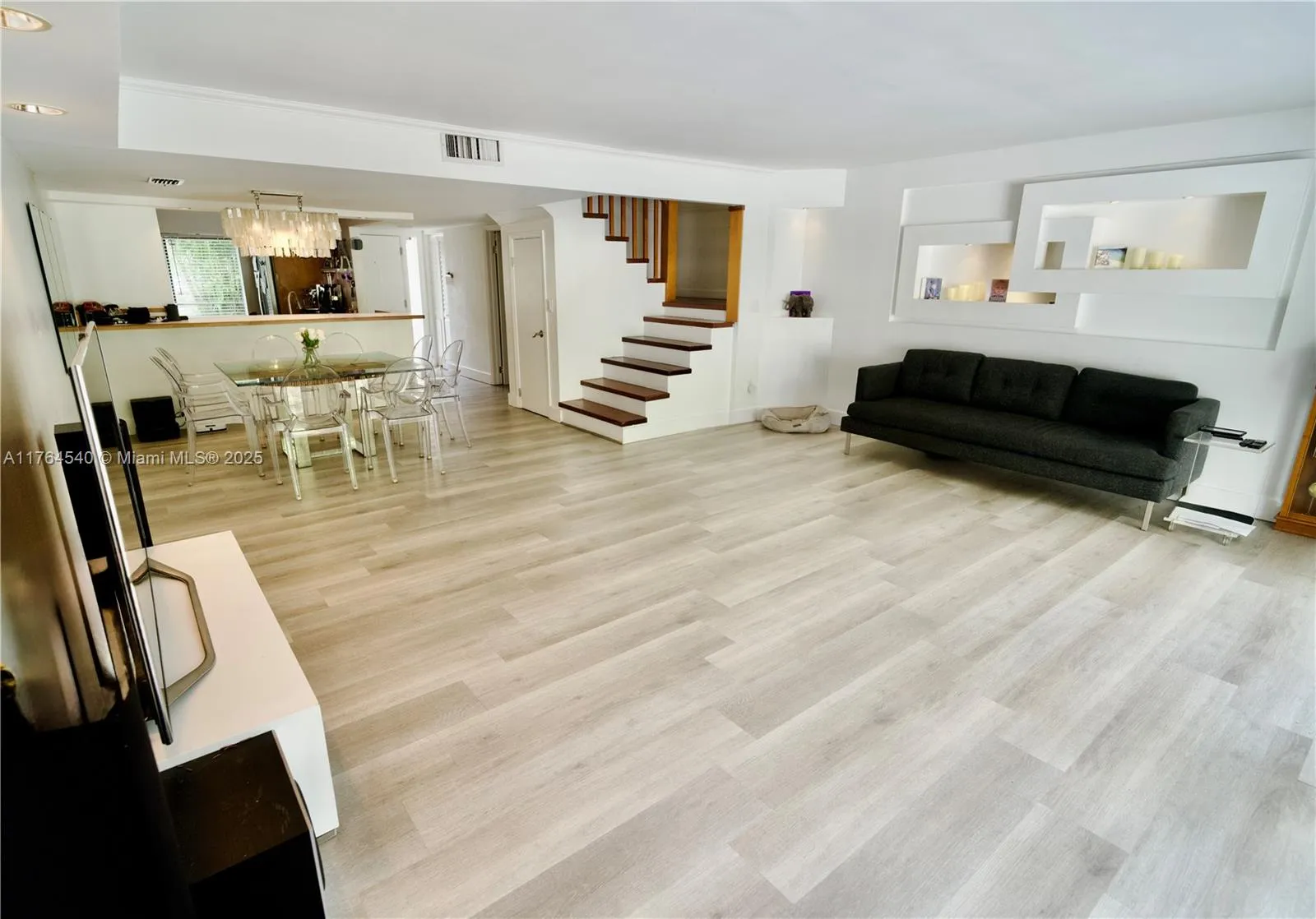 3 bedroom 2 bath for sale at 16432 NE 26th Ave # 5, North Miami Beach FL 33160