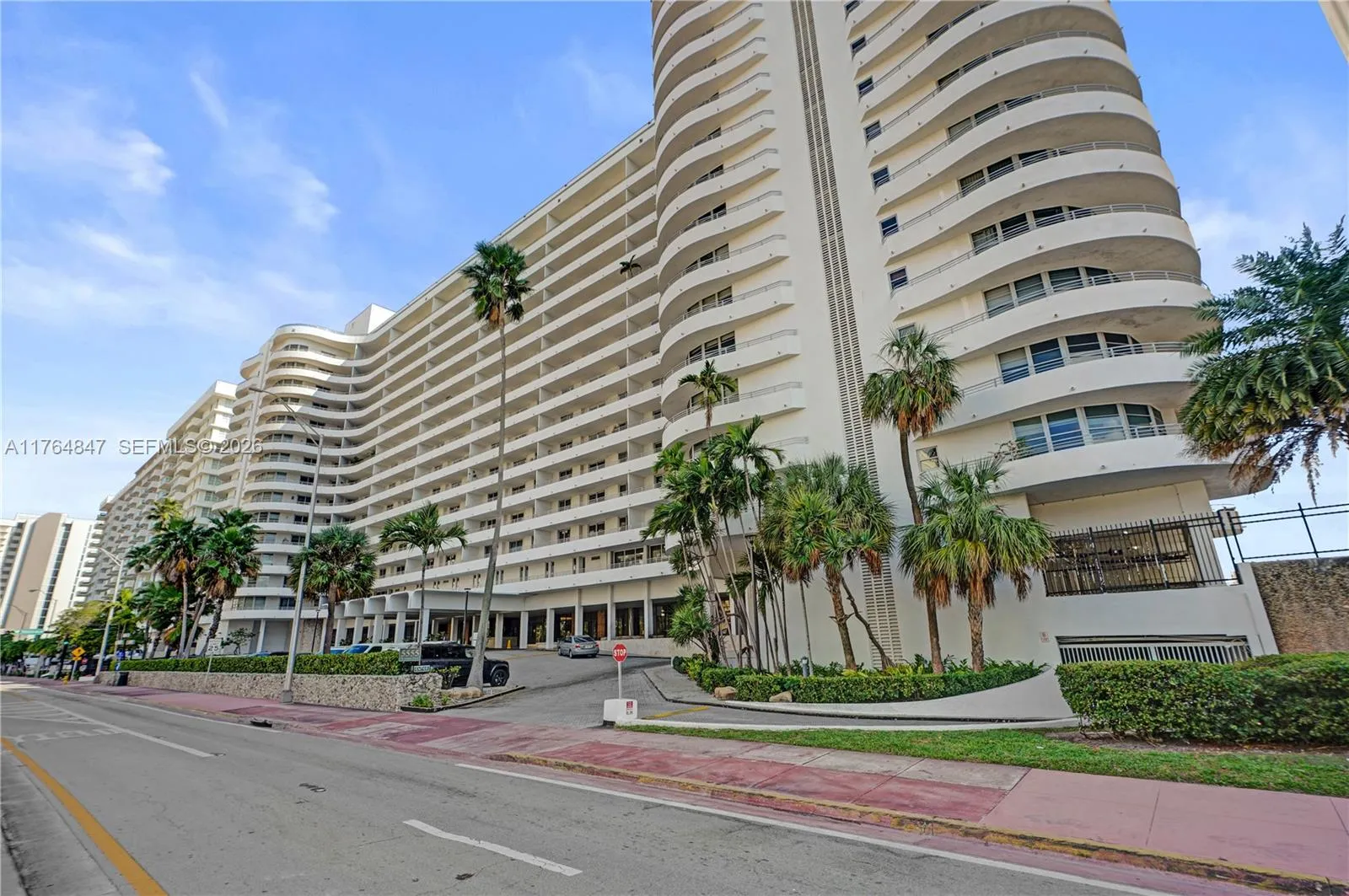 1 bedroom 1 bath for sale at 5555 Collins Ave # 15C, Miami Beach FL 33140