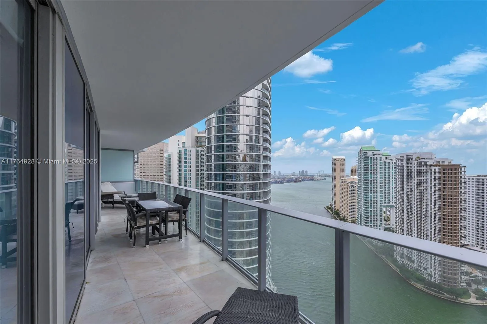 2 bedroom 2 bath for sale at 200 Biscayne Boulevard Way # 3507, Miami FL 33131