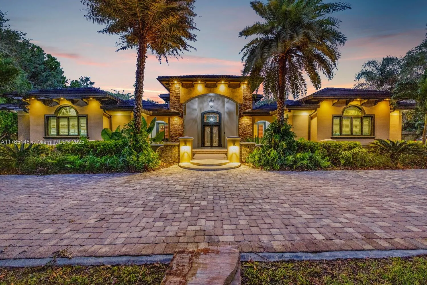 4 bedroom 4 bath for sale at 9425 SW 94 CT, Miami FL 33176
