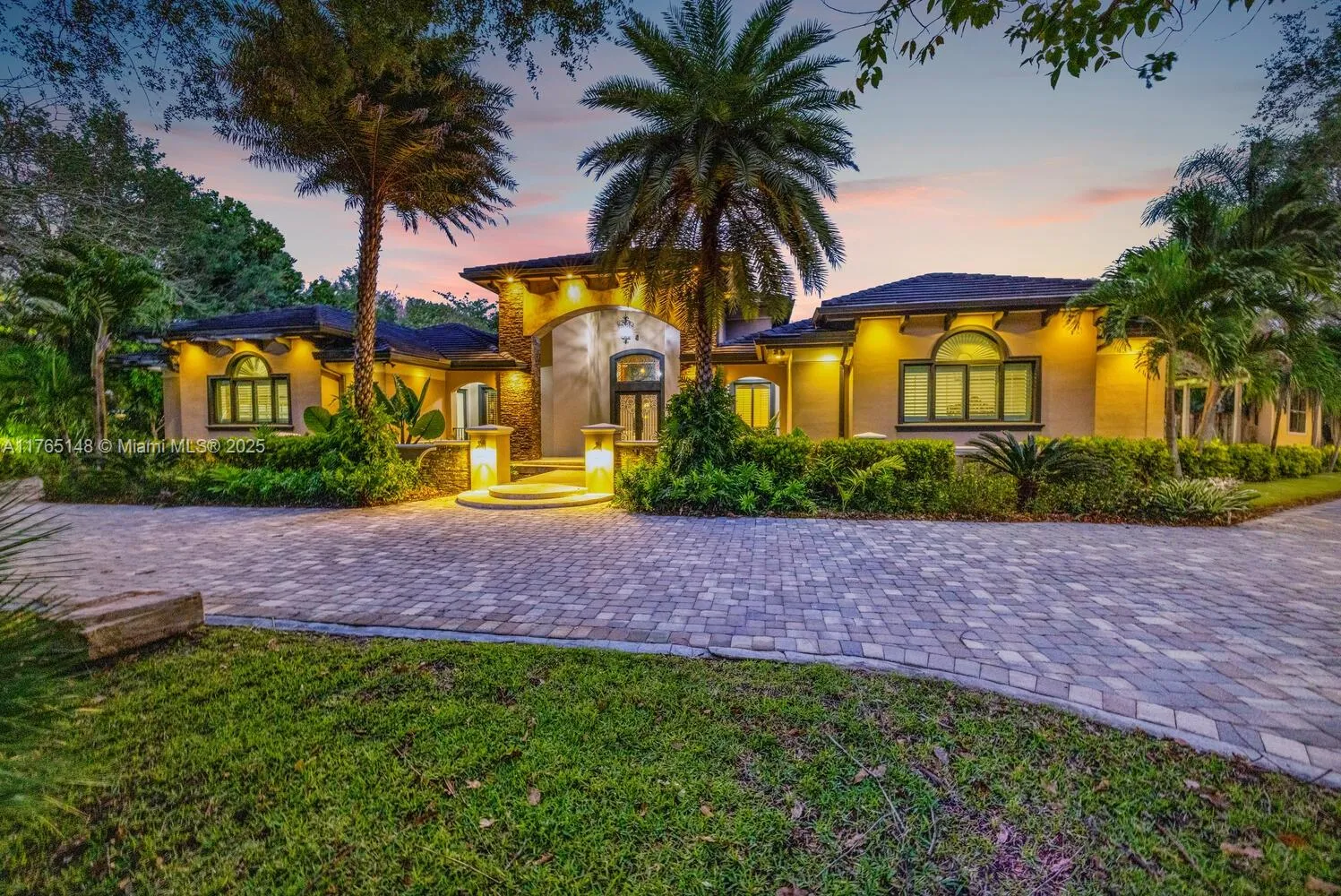 9425 SW 94 CT, Miami FL 33176
