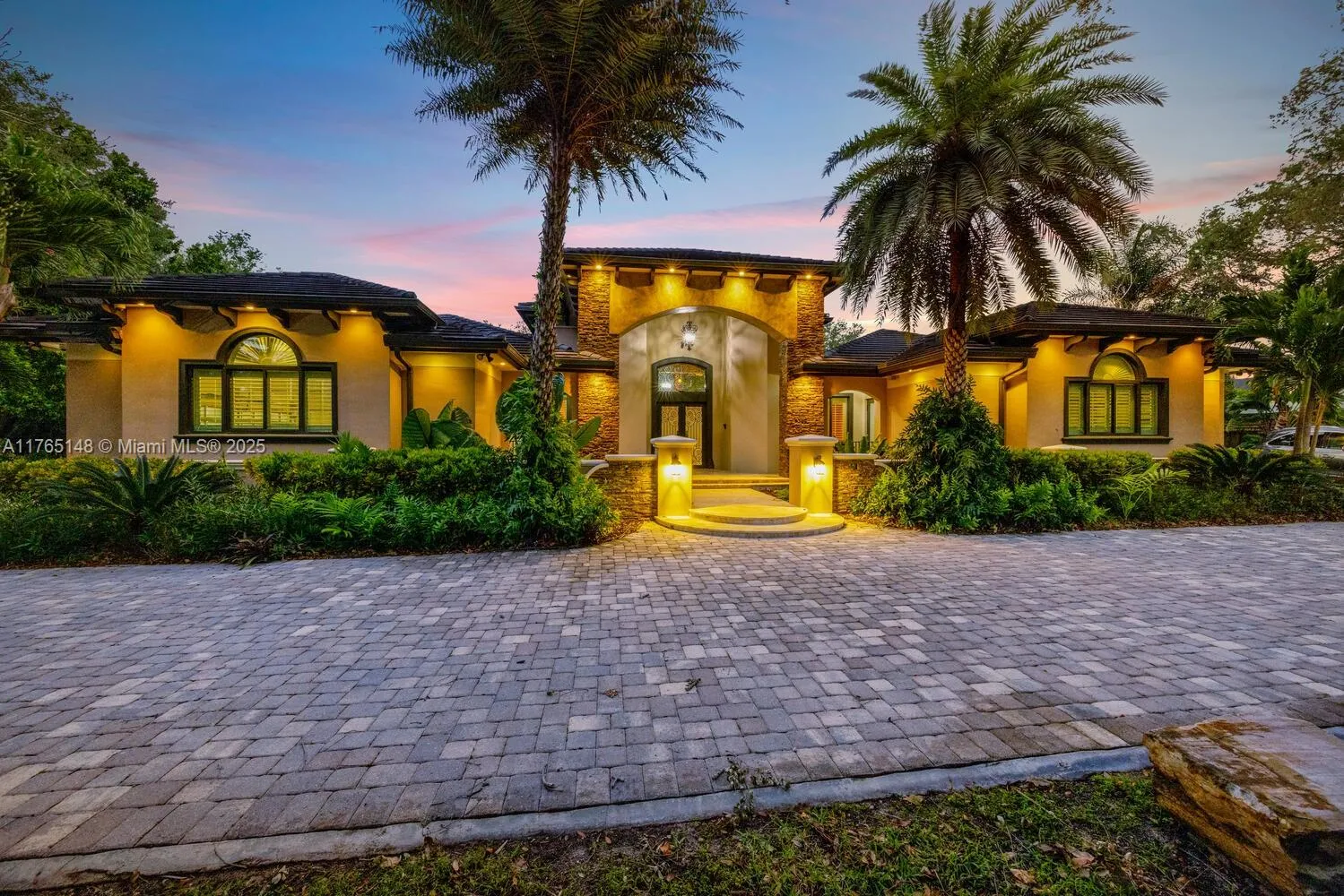 9425 SW 94 CT, Miami FL 33176