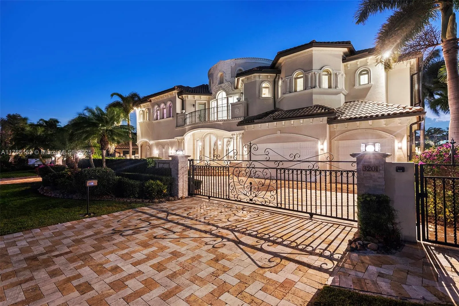 3201 NE 27th Ave, Lighthouse Point FL 33064