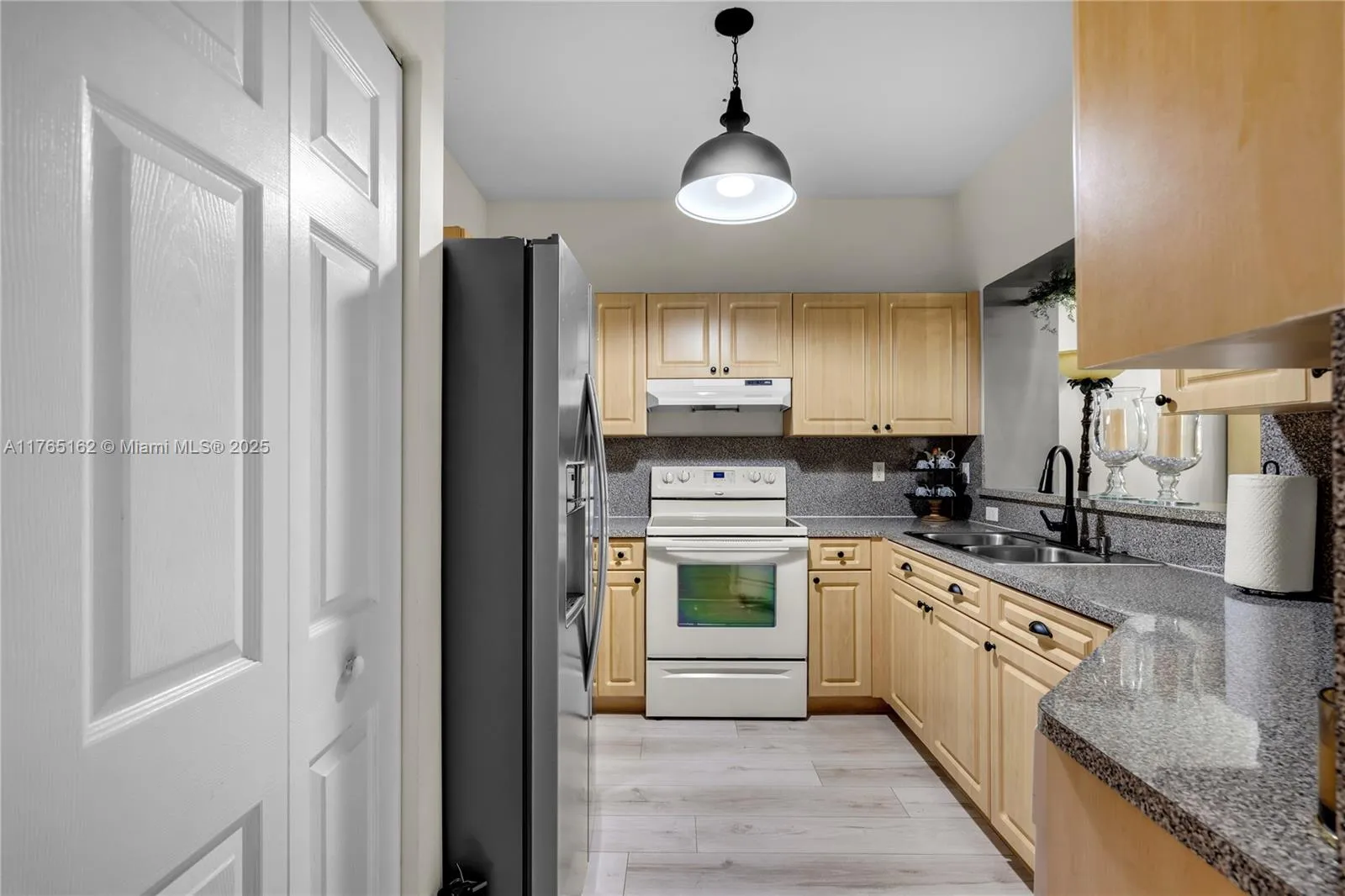 1014 NW 100th Ave # 7, Pembroke Pines FL 33024