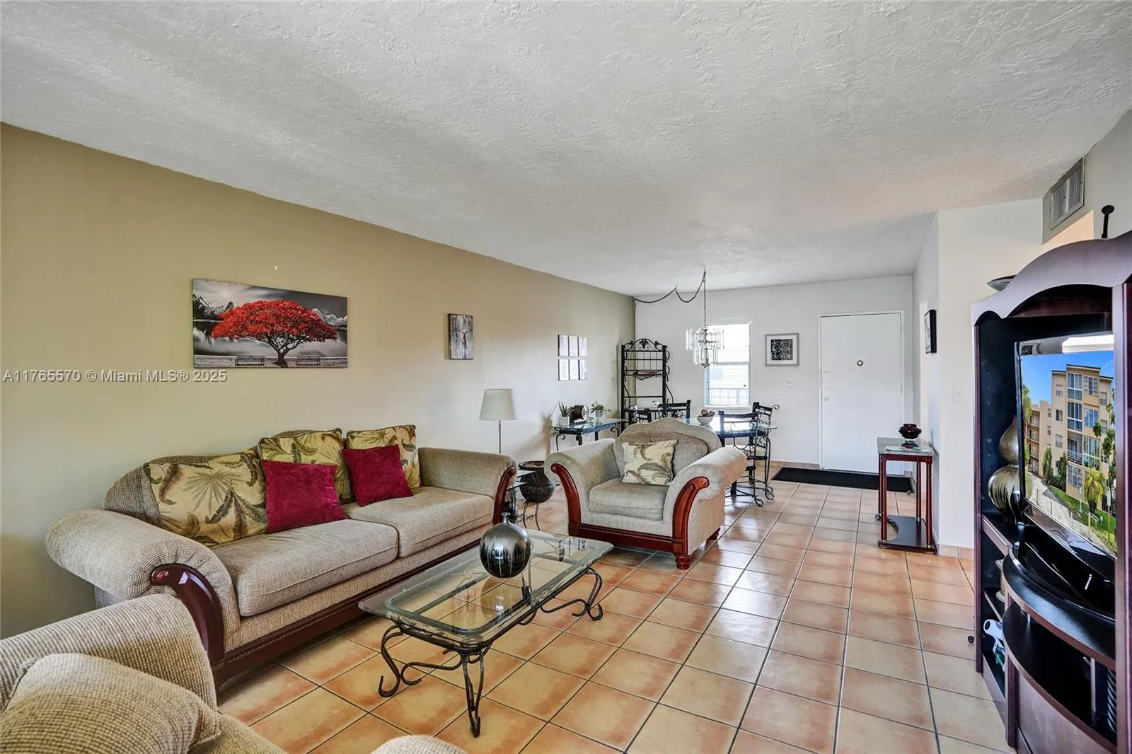 1 bedroom 1 bath for sale at 2811 Somerset Dr # 405, Lauderdale Lakes FL 33311