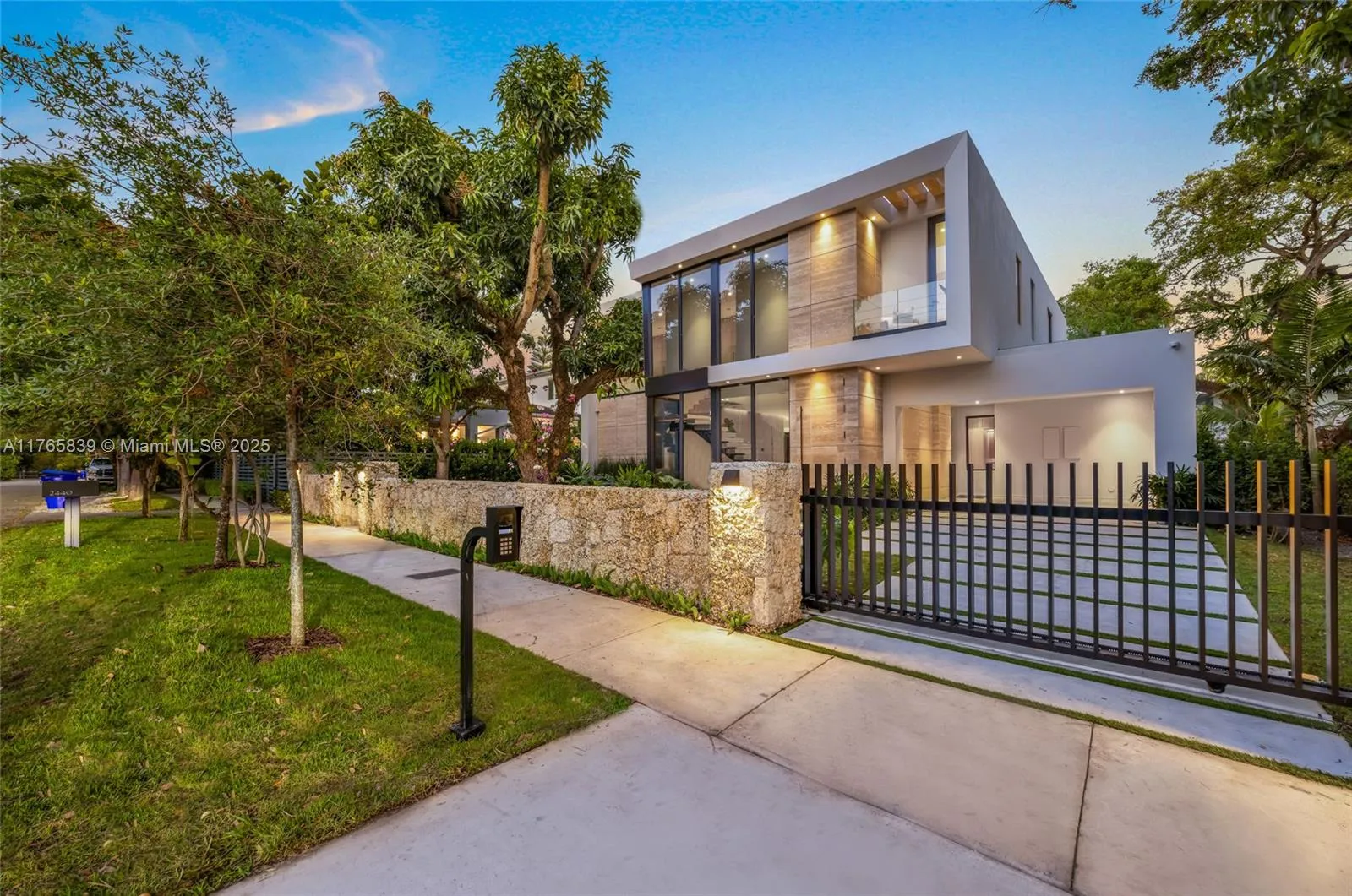 4 bedroom 5 bath for sale at 2440 Trapp Ave, Miami FL 33133