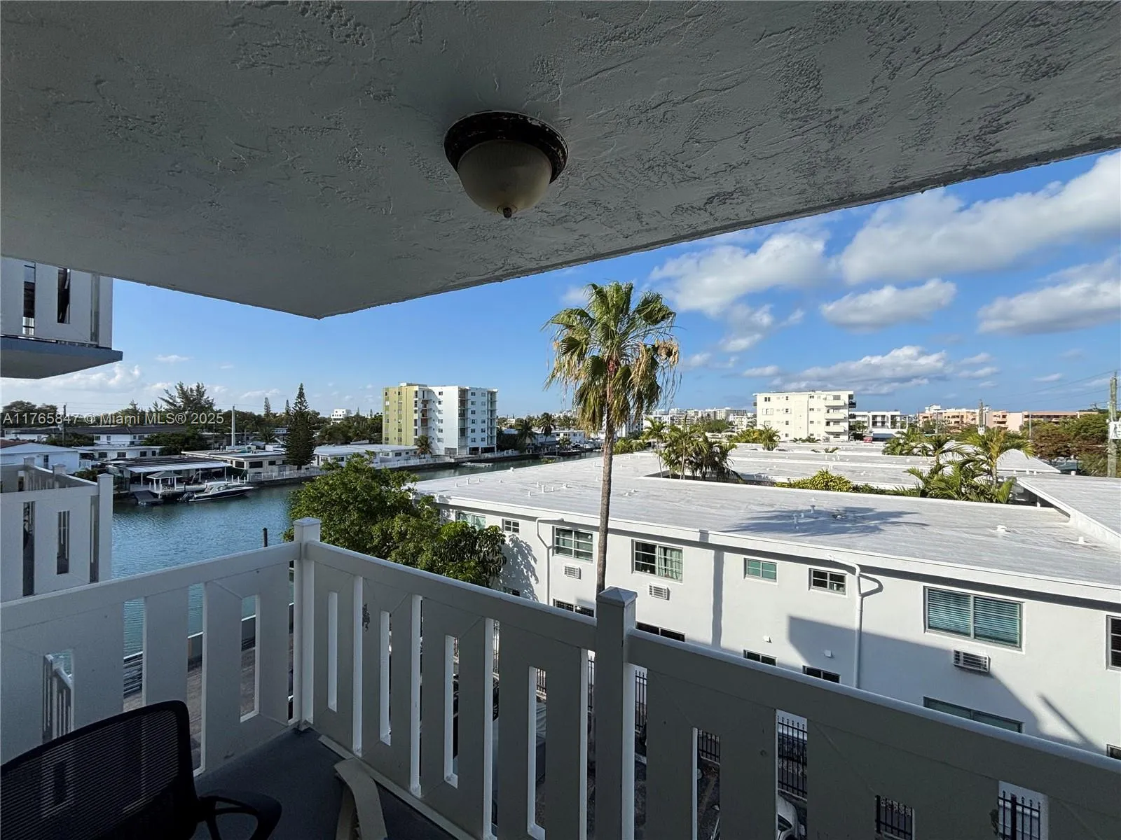 7900 Tatum Waterway Dr # 413, Miami Beach FL 33141