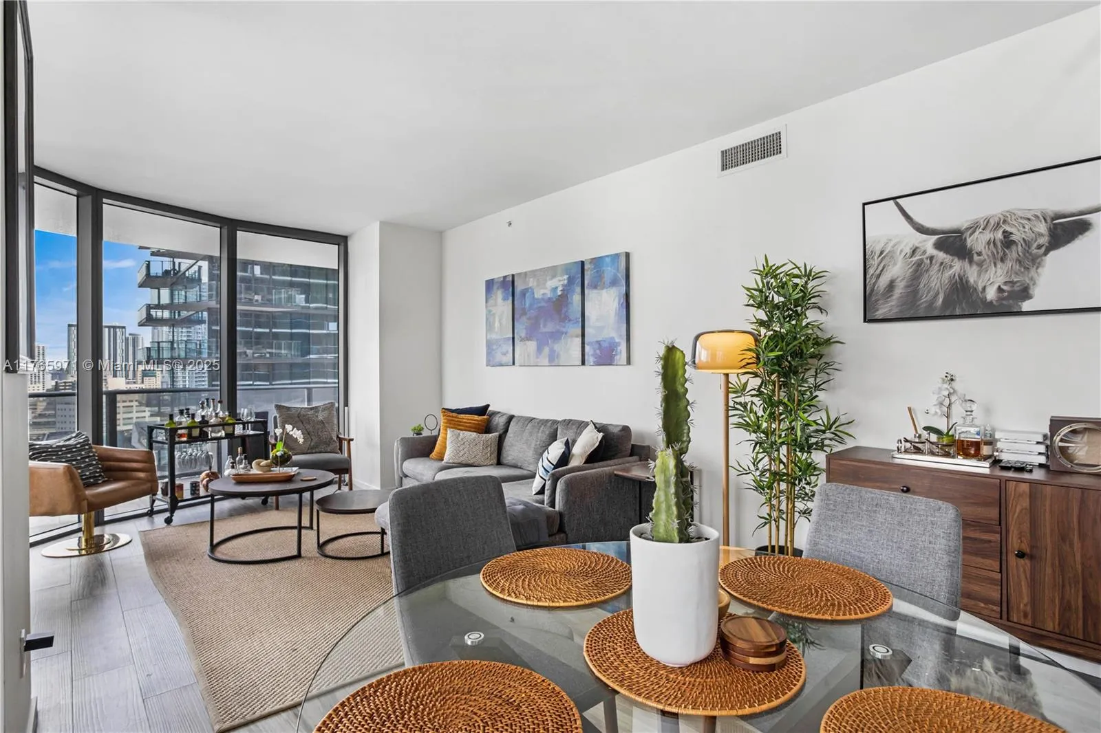 3 bedroom 3 bath for sale at 801 S Miami Ave # 1609, Miami FL 33130