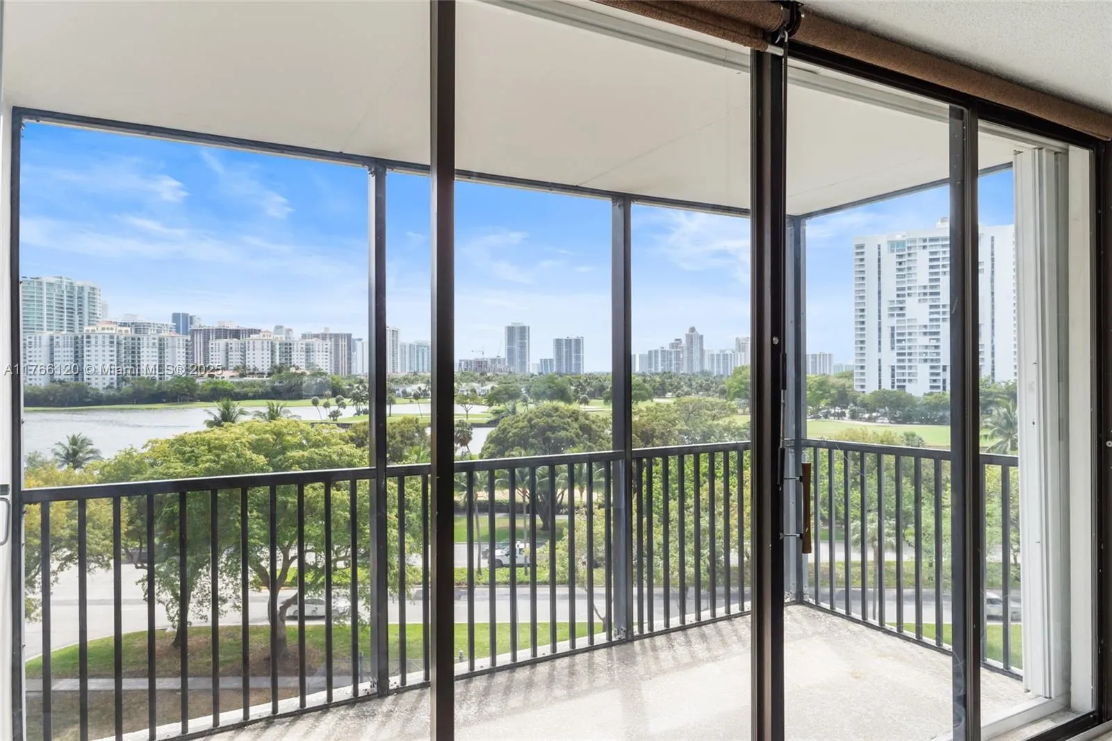 1 bedroom 1 bath for sale at 3475 N Country Club Dr # 709, Aventura FL 33180