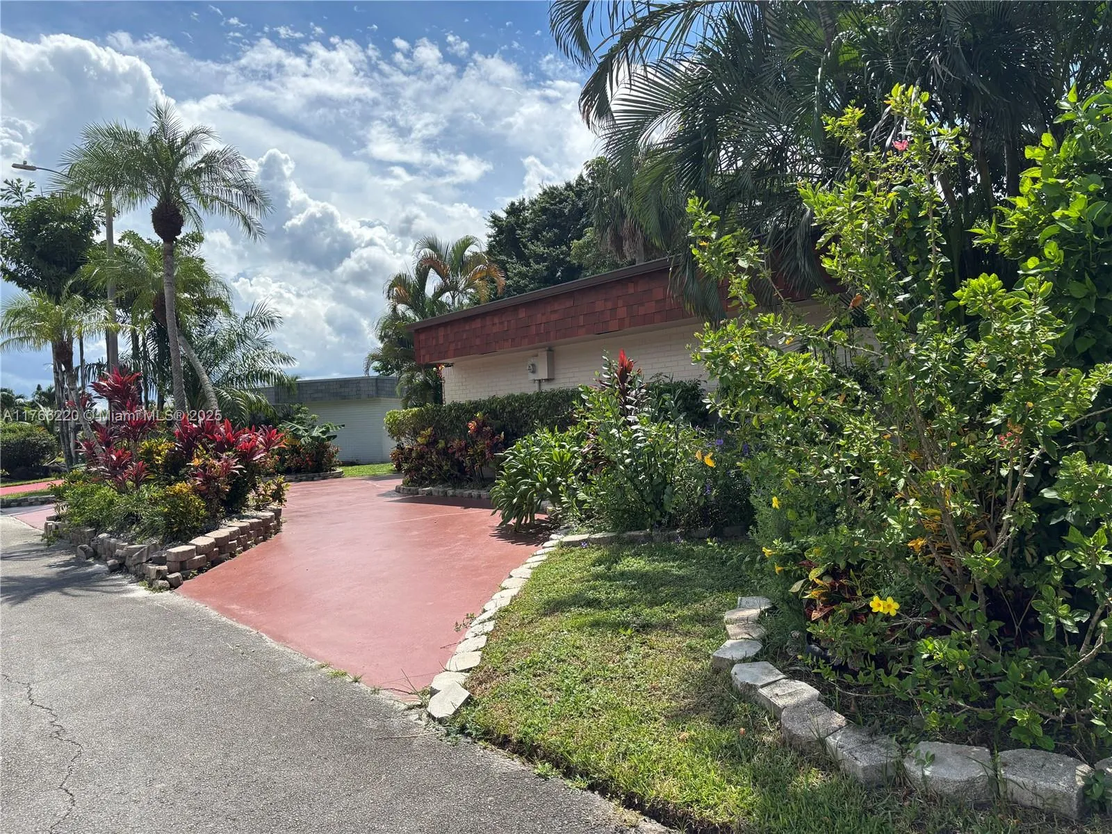 5115 Yellow Pine Ln, Tamarac FL 33319