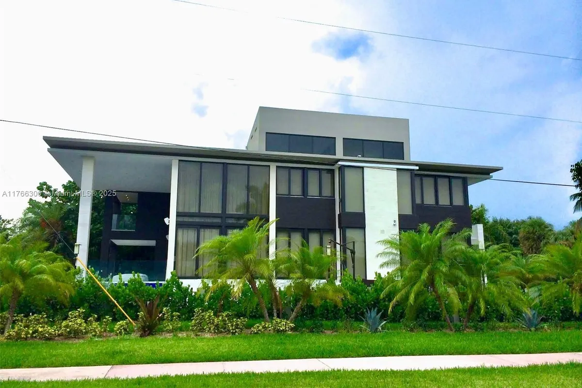 610 Harbor Cir, Key Biscayne FL 33149