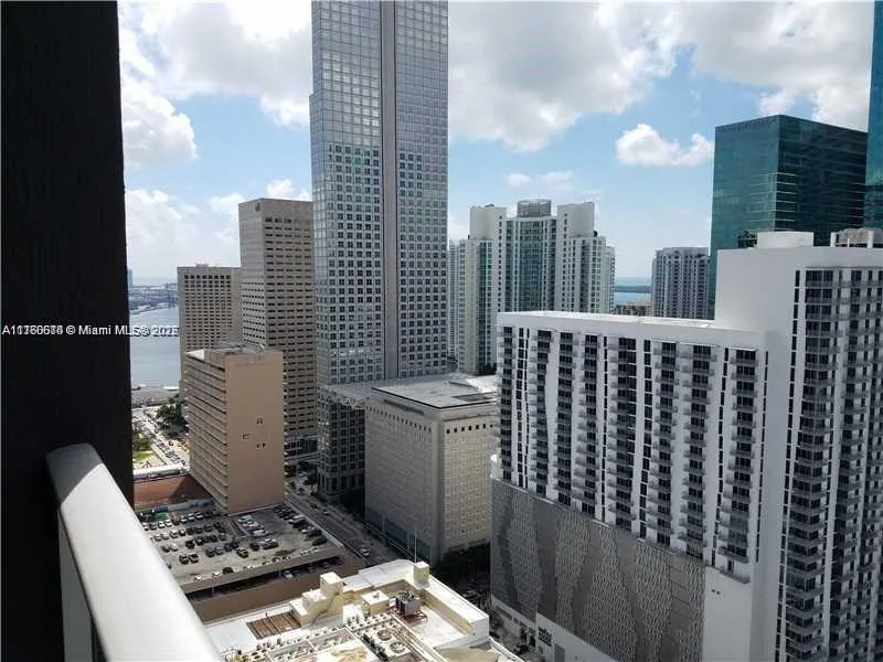 1 bedroom 1 bath for sale at 151 SE 1st St # 3207, Miami FL 33131