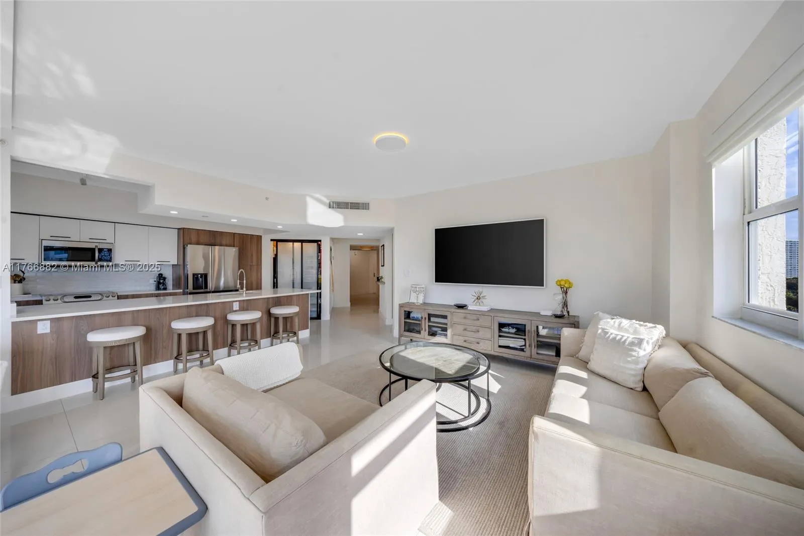 20000 E Country Club Dr, Aventura FL 33180