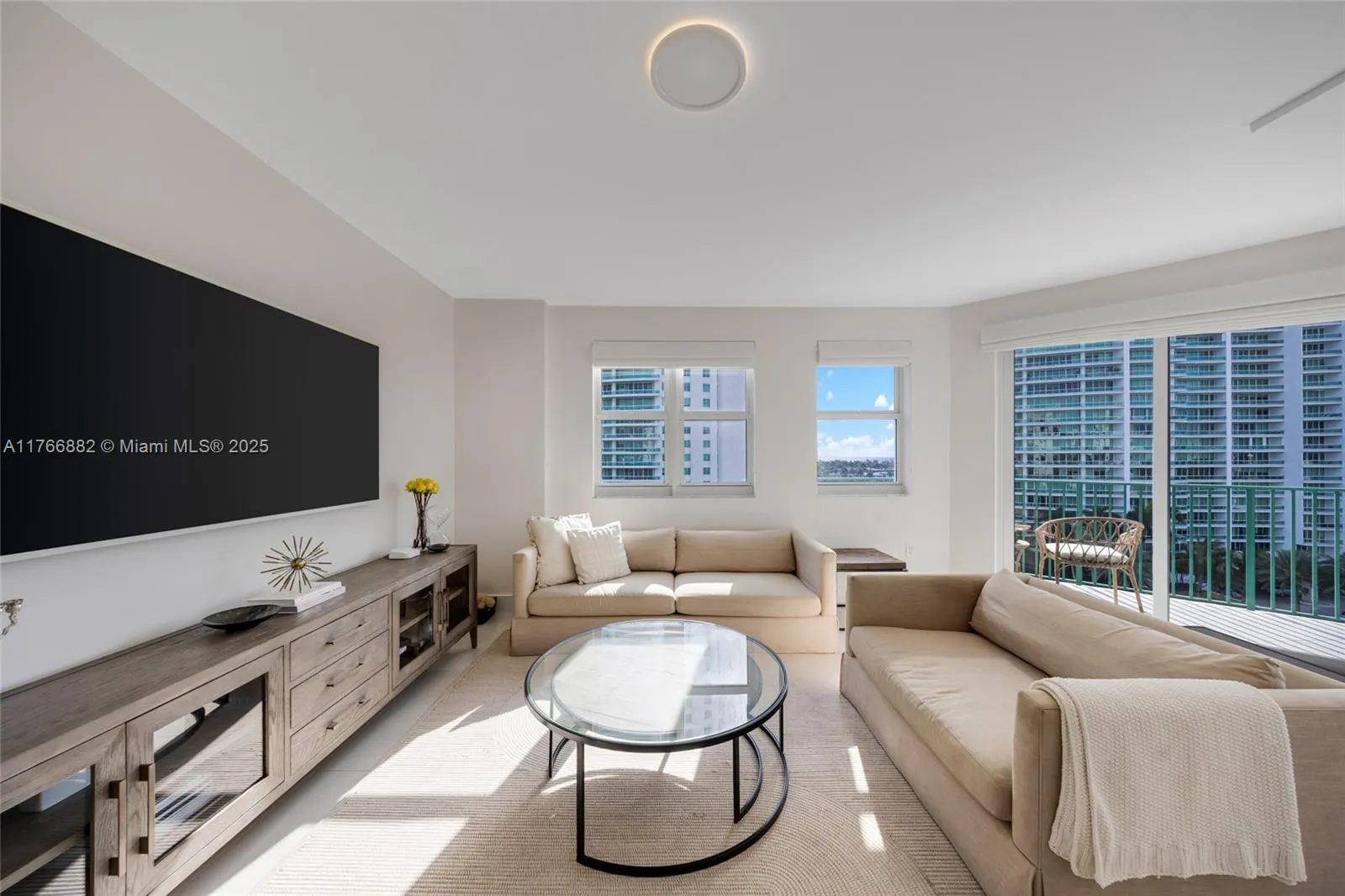 20000 E Country Club Dr, Aventura FL 33180