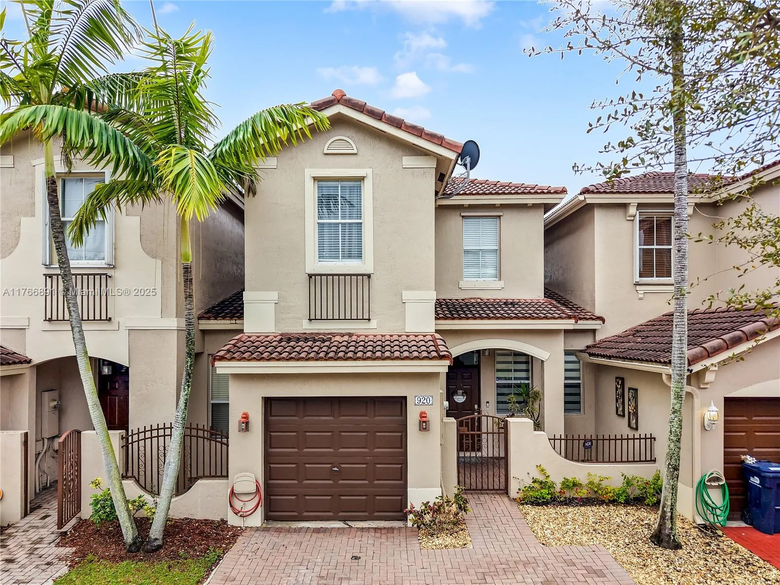 3 bedroom 2 bath for sale at 920 SW 154th Path, Miami FL 33194