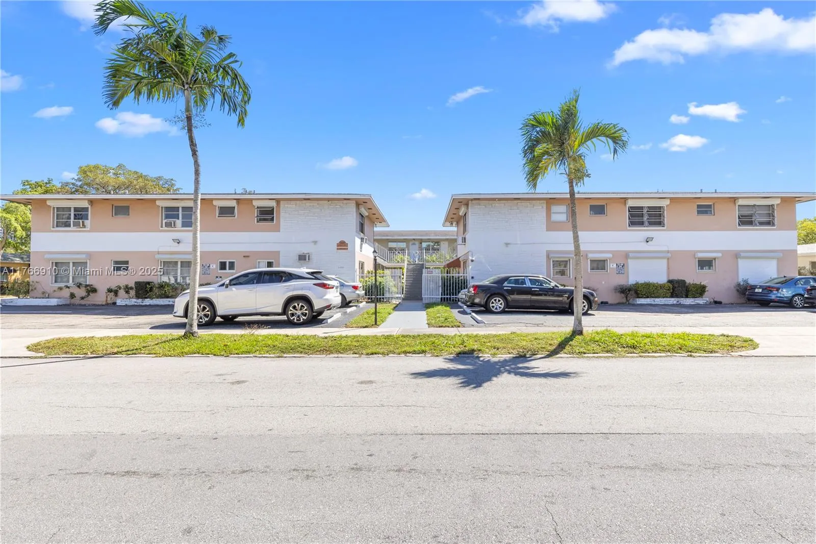 for sale at 2000 Buchanan St, Hollywood FL 33020